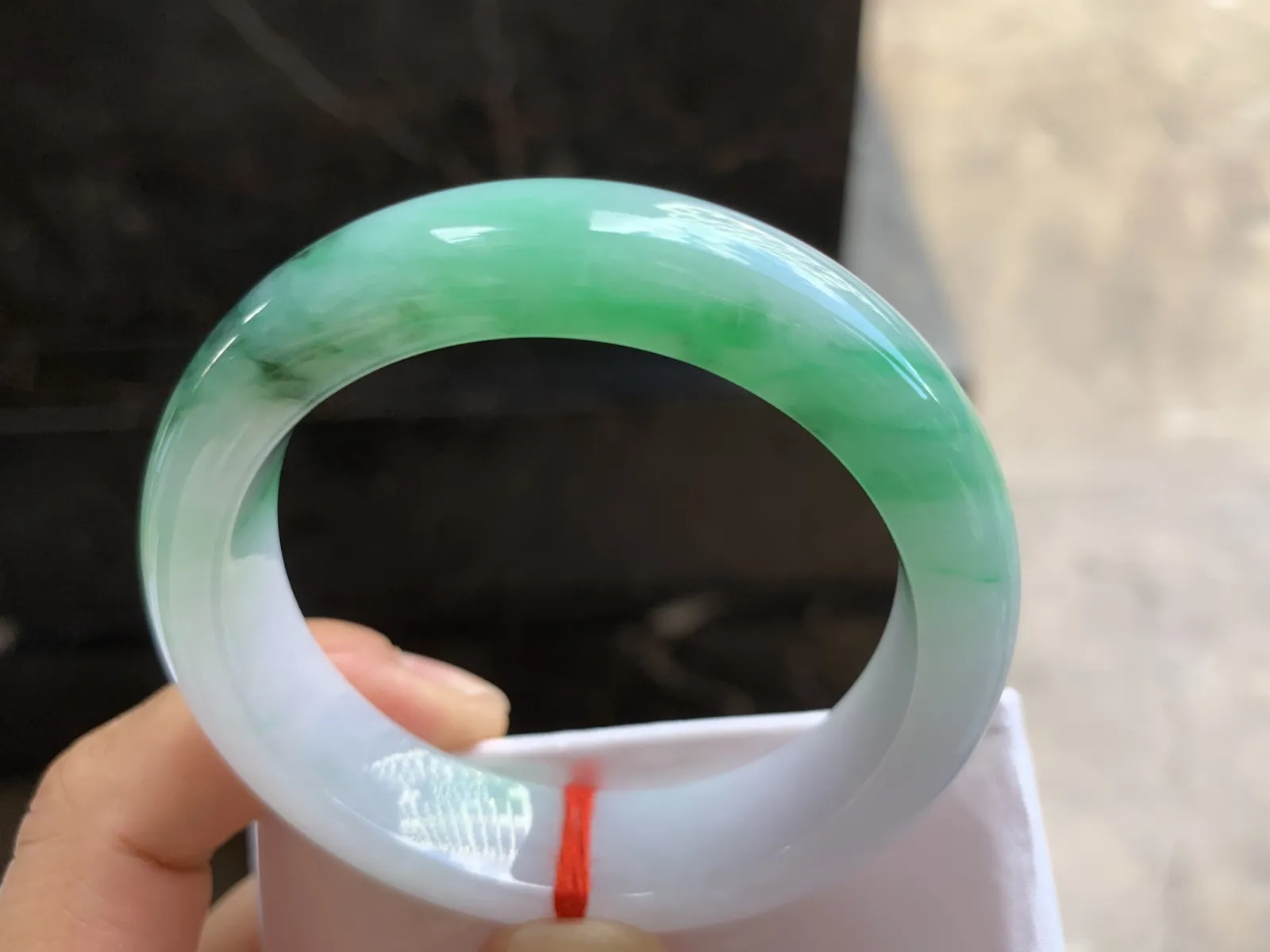 50.5-13.4-8.4mm
带色手镯 底子细腻 颜色漂亮 小手捡漏