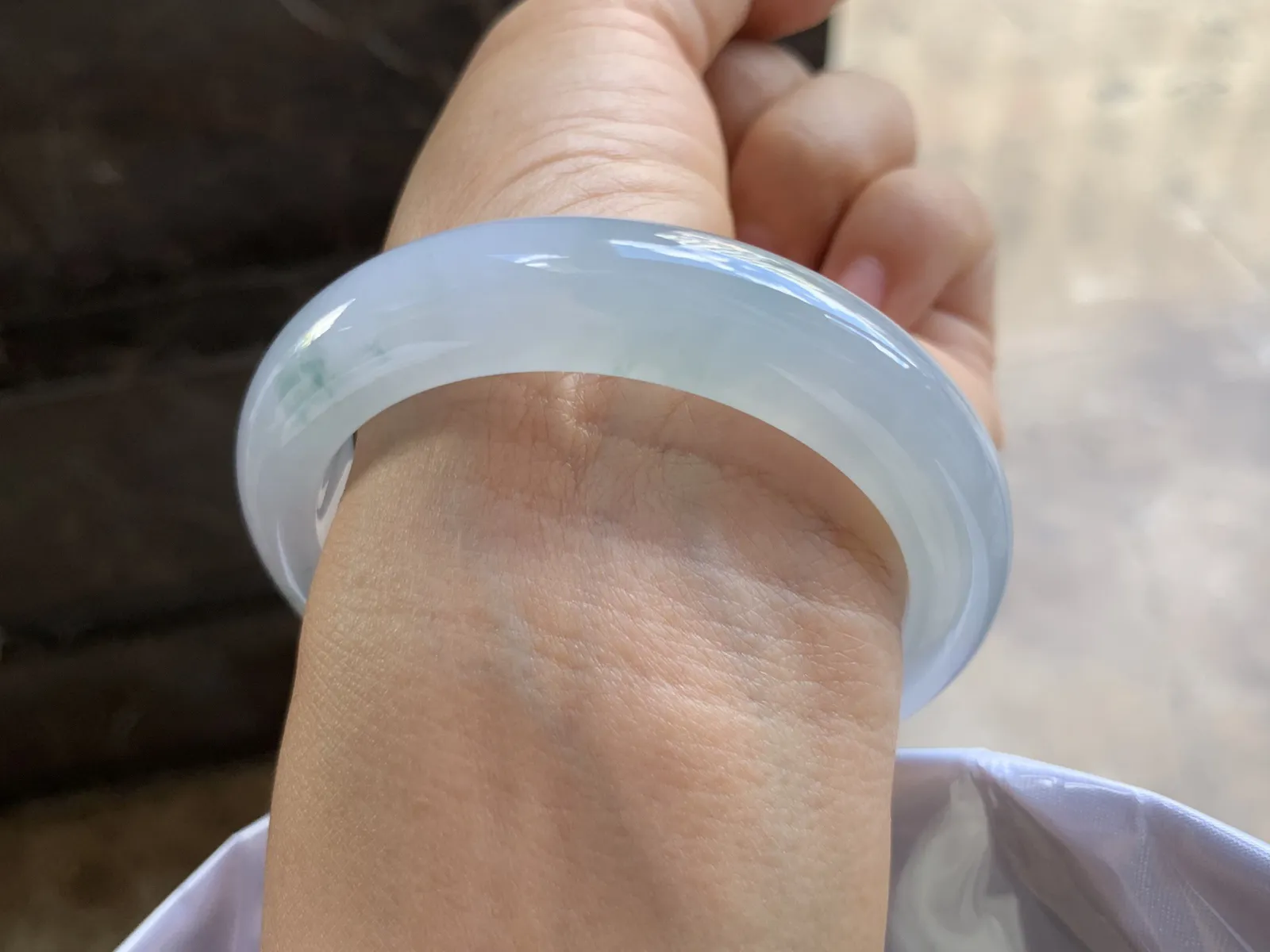 54-12.7-9mm
冰种飘花手镯 水润光泽 清爽