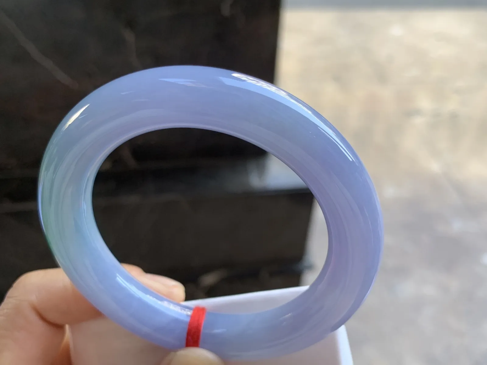 55.5-12mm
春彩圆条手镯 底子细腻
颜色浓郁漂亮