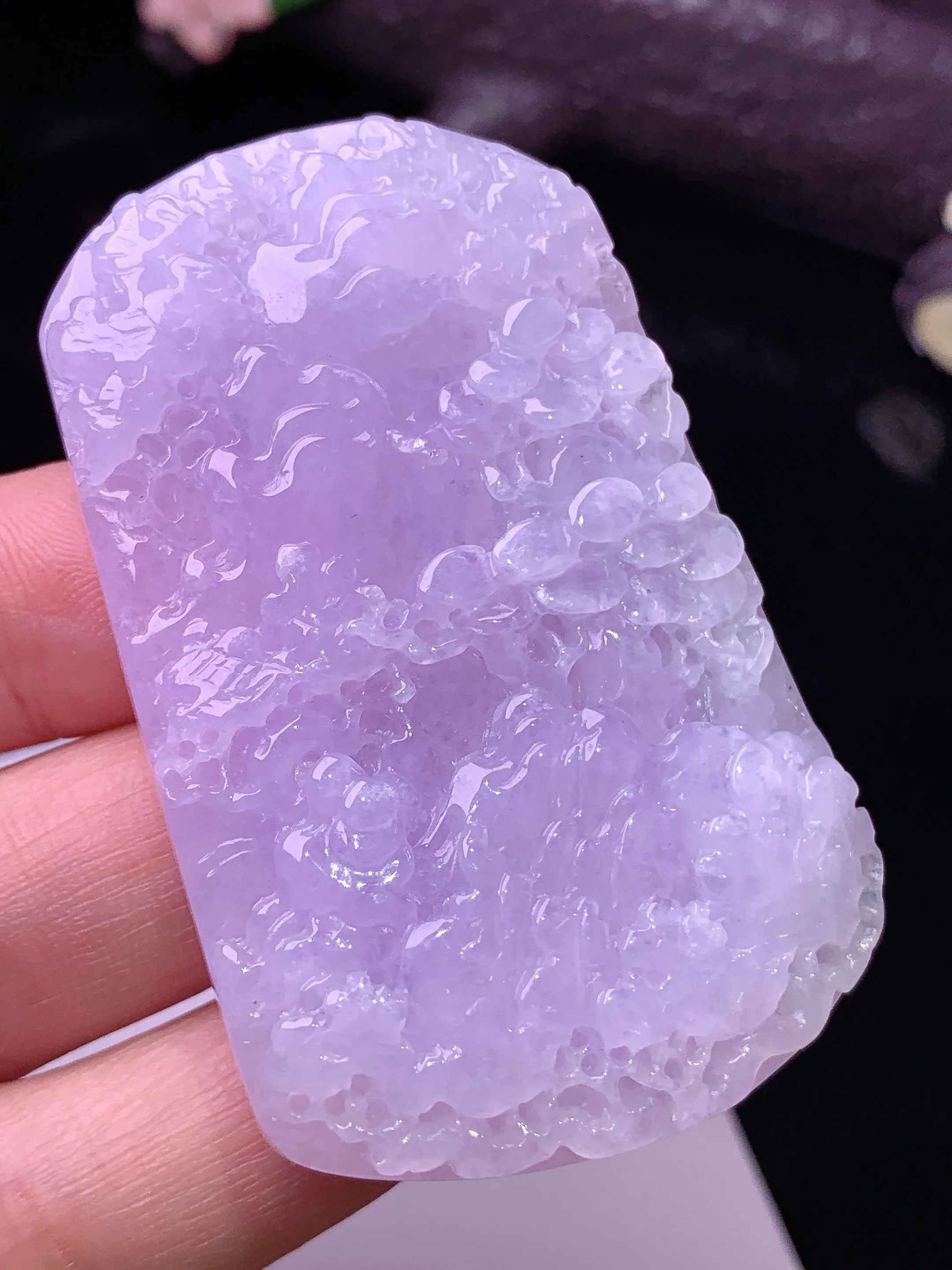 紫罗兰山水牌子吊坠 玉质细腻 色泽清新  整体尺寸56.3*35.2*7.8