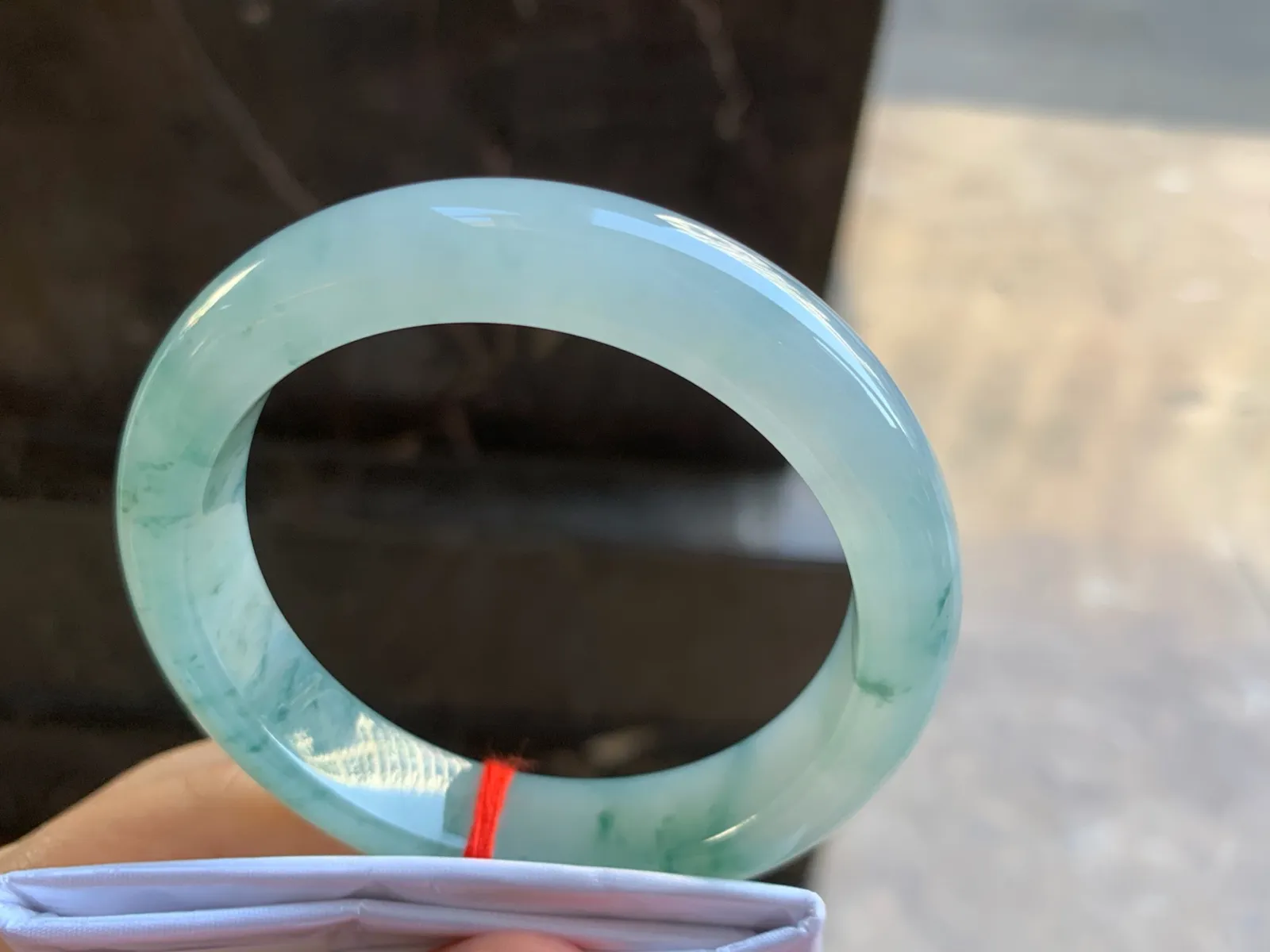 55.5-12.6-9mm
冰种飘花手镯 水润光花色漂亮 清爽