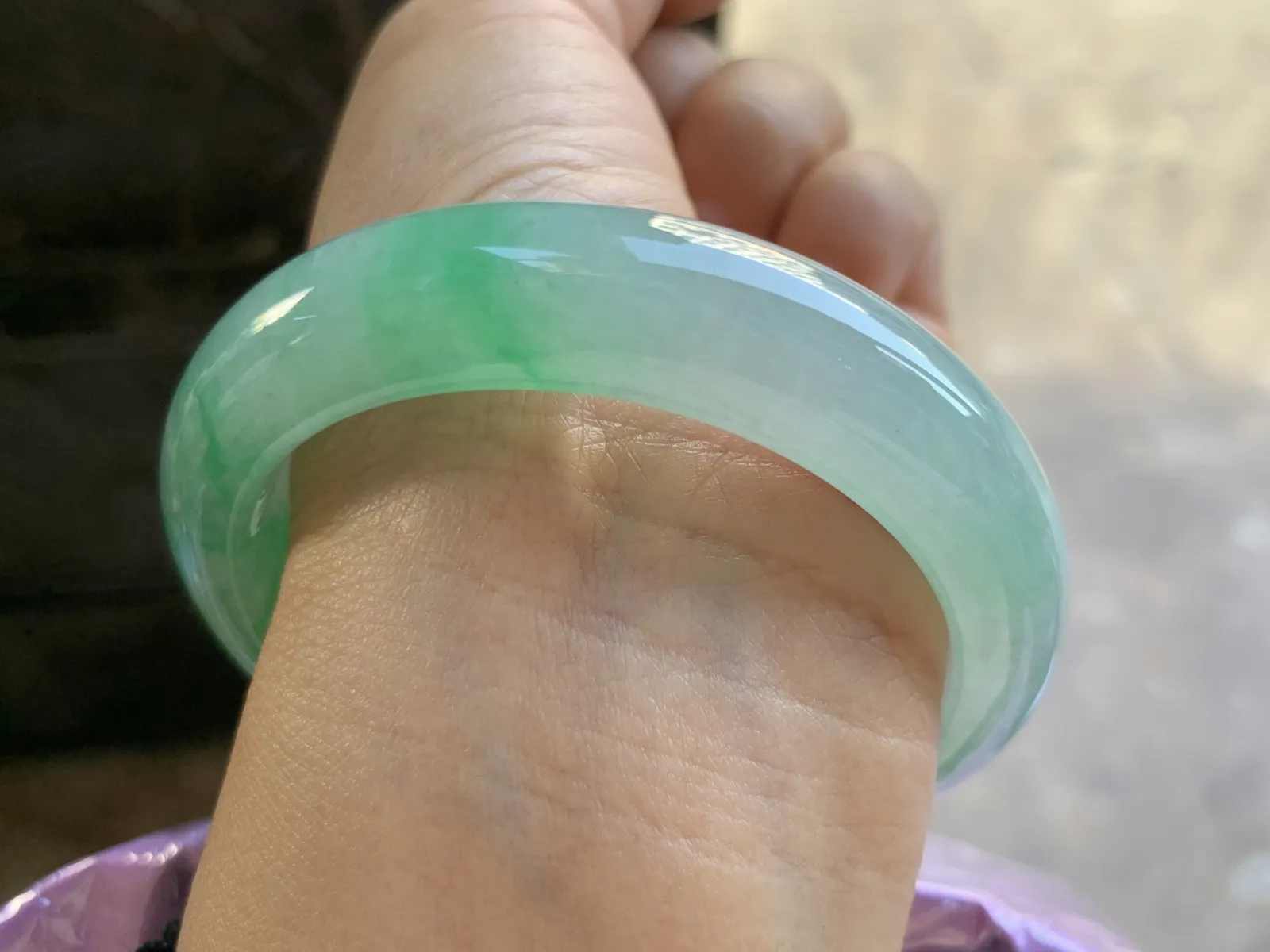 54.5-13-8.5mm
带色手镯 有种有色 颜色漂亮 条形优秀
上手大气