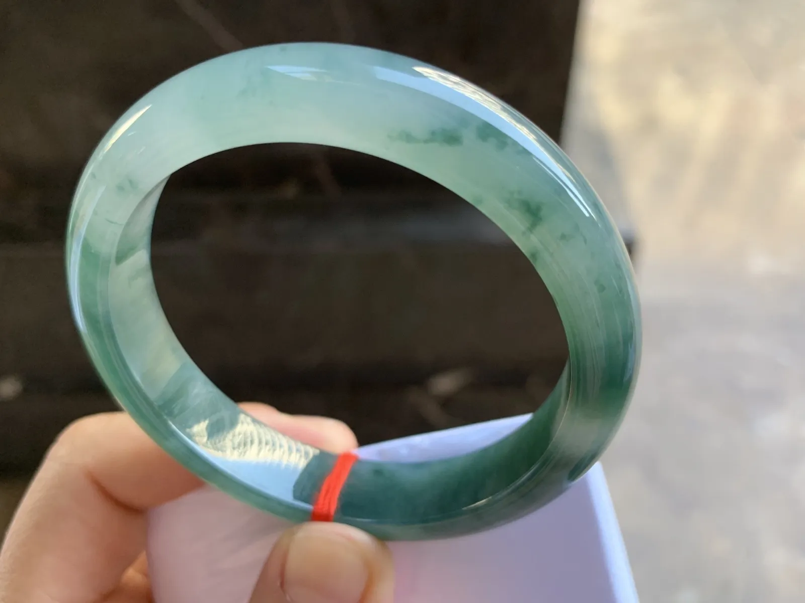 56-12.4-8mm
冰种飘花手镯 底子细腻 花色浓郁