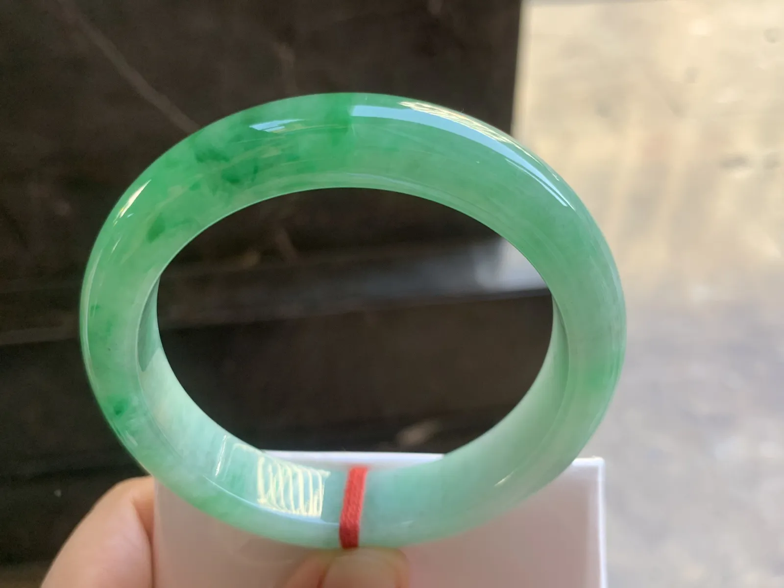 59-13.2-9mm
带色手镯 底子细腻 颜色漂亮 大圈口