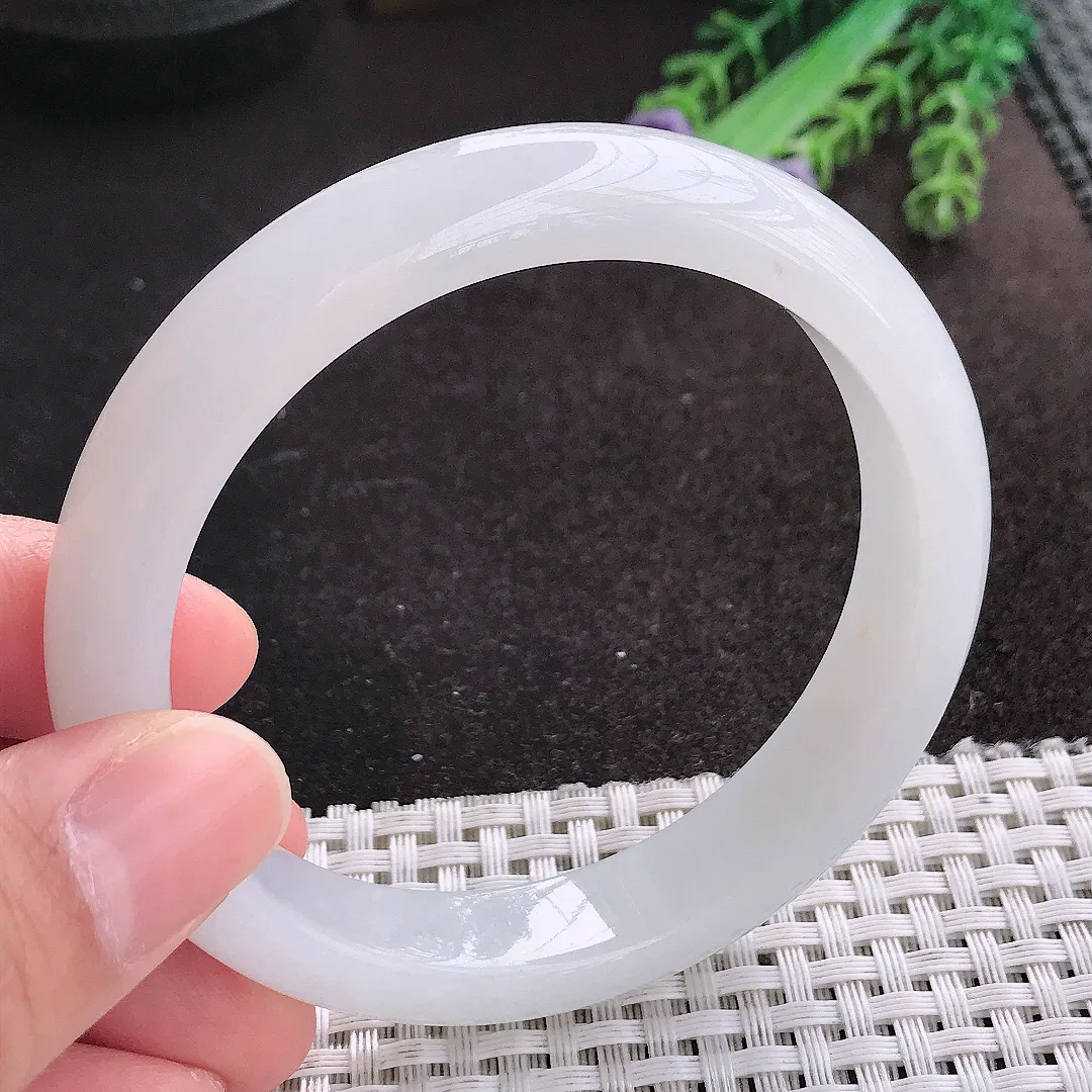 天然A货翡翠59/12/8.4老坑秀气冰润月光白手镯宽边玉镯