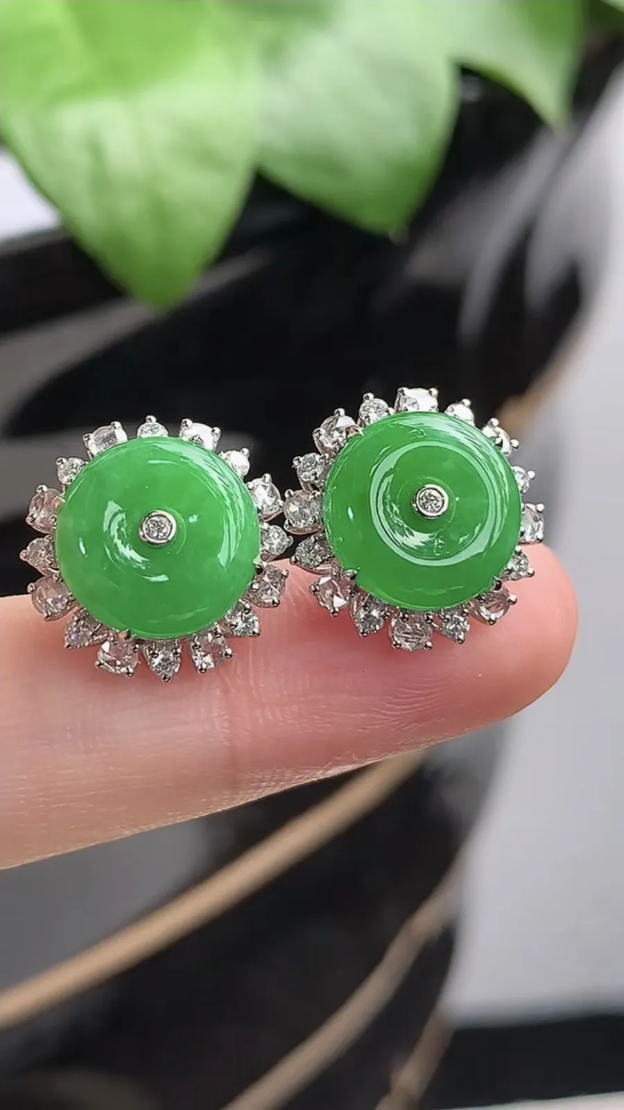 a货翡翠老坑冰种18K金伴钻镶嵌阳绿平安扣耳钉 尺寸10.4mm 重量4.26g 1204