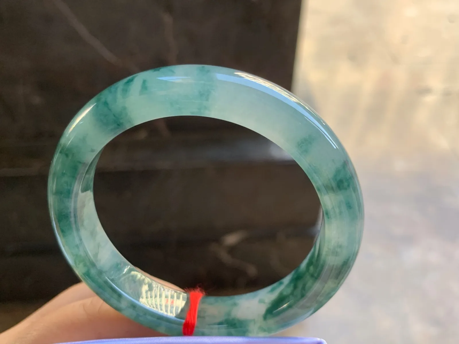 56-11.8-8.7mm
冰种飘花手镯 种好水润 花色浓郁