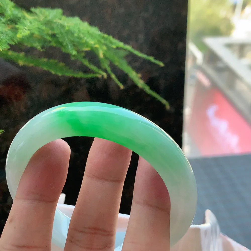 正圈白底青阳绿 无瑕 尺寸:56.1/12.5/9.2 色好