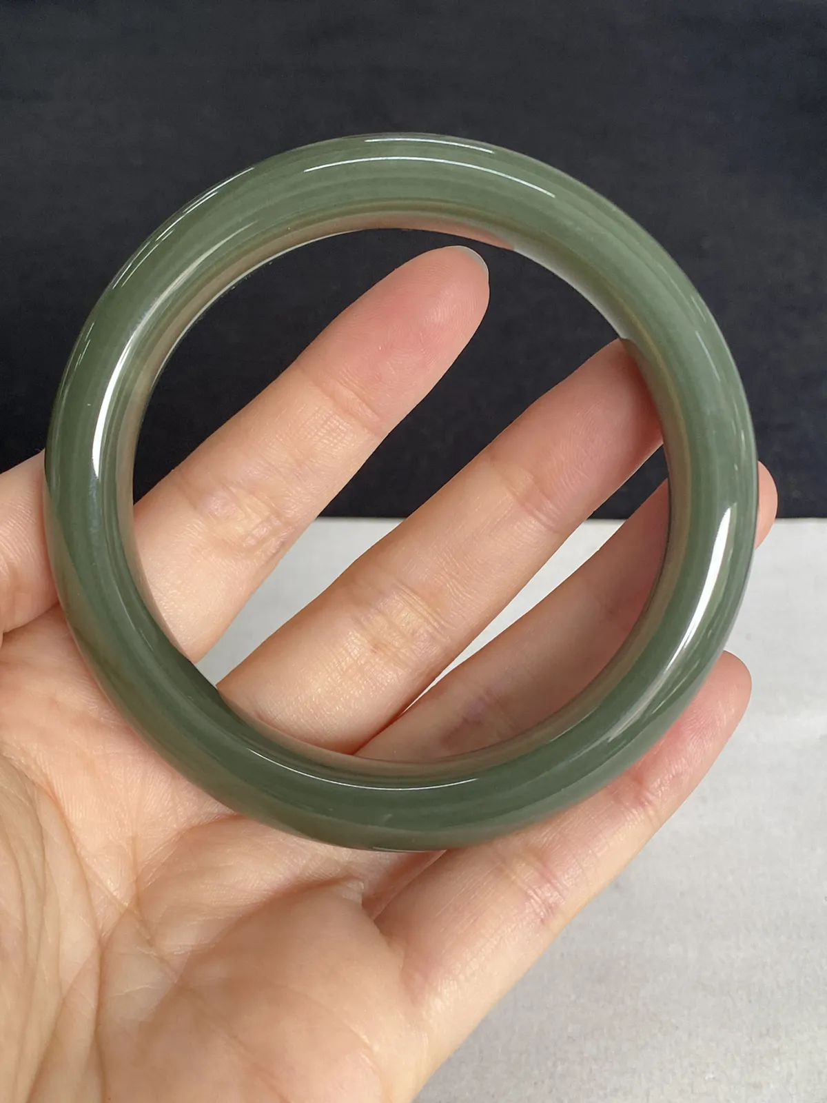 正圈56.9圈口，和田玉手镯