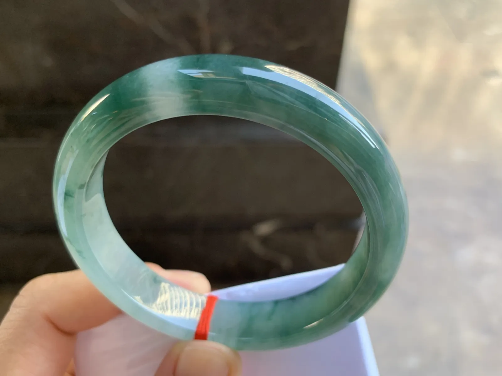 56-12.4-8mm
冰种飘花手镯 底子细腻 花色浓郁