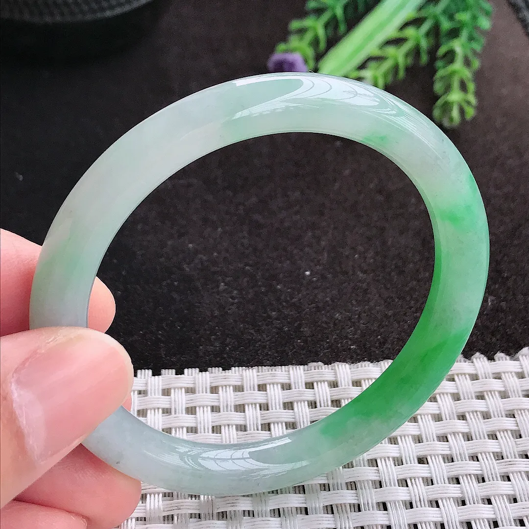 天然A货翡翠52.5/8.2/7.8老坑冰润飘阳绿圆条手镯玉手镯