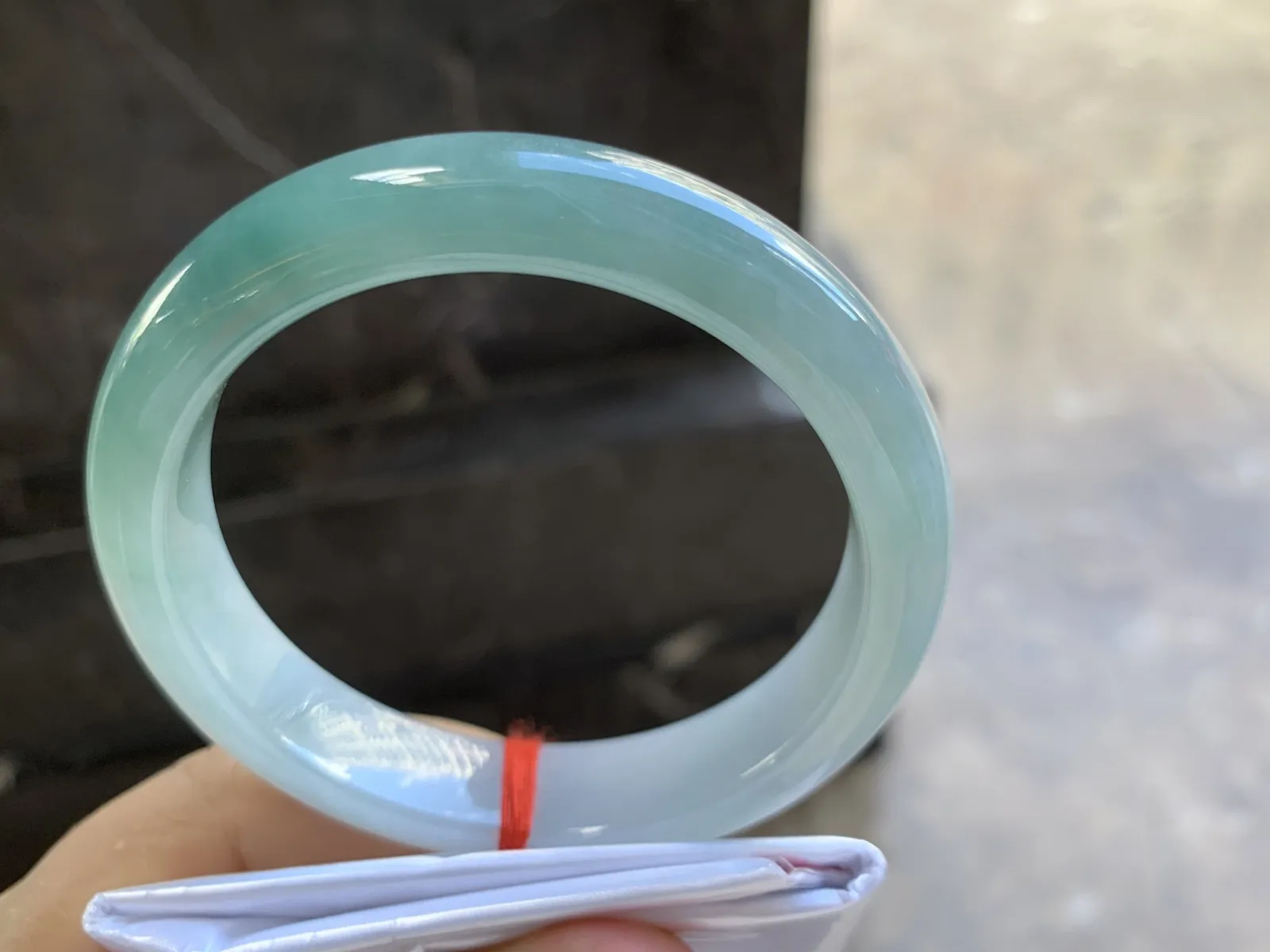 56.5-12.5-8.8mm
油青手镯 底子细腻 水润