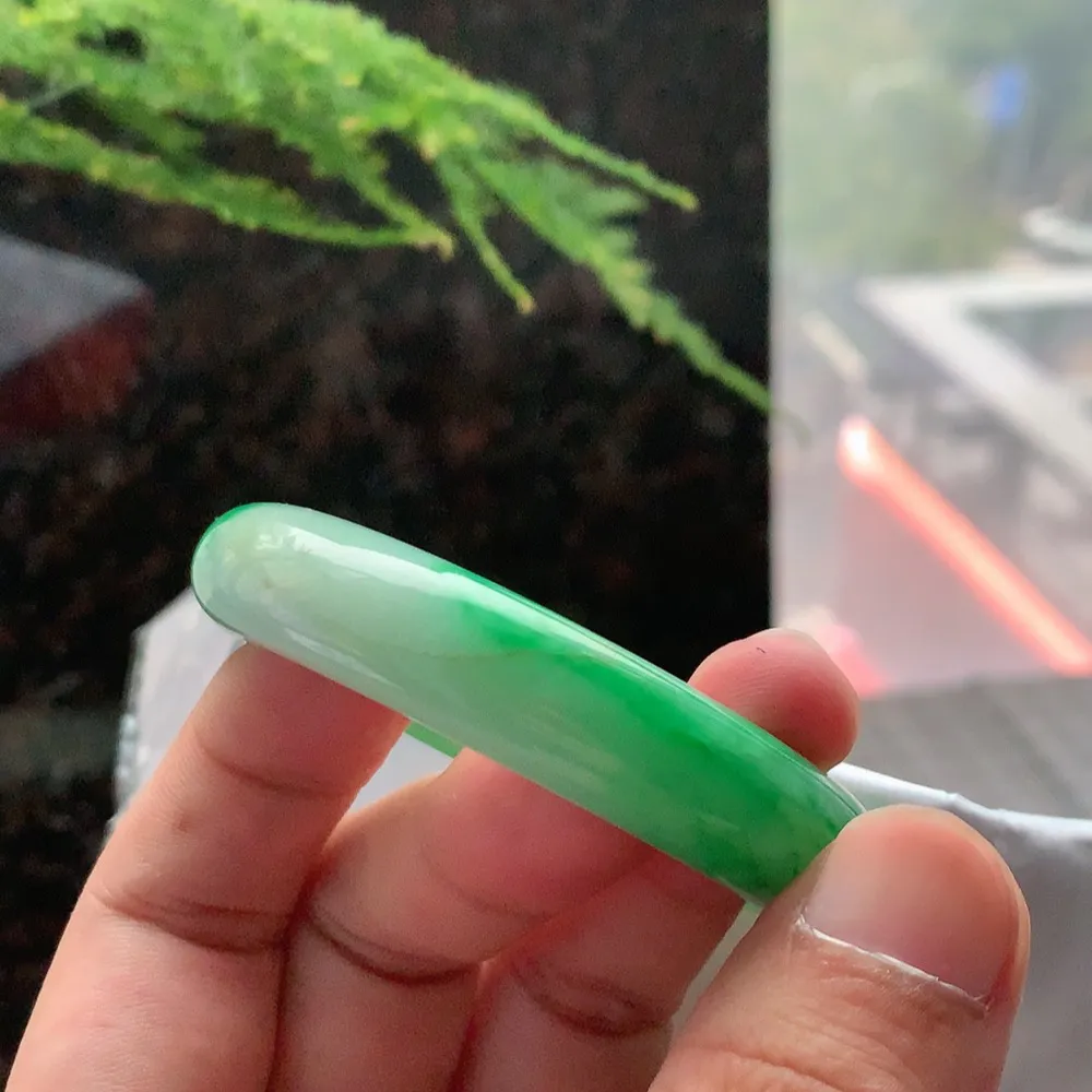 正圈一大圈阳绿 微纹 尺寸:50.4/11.8/8.3 色好