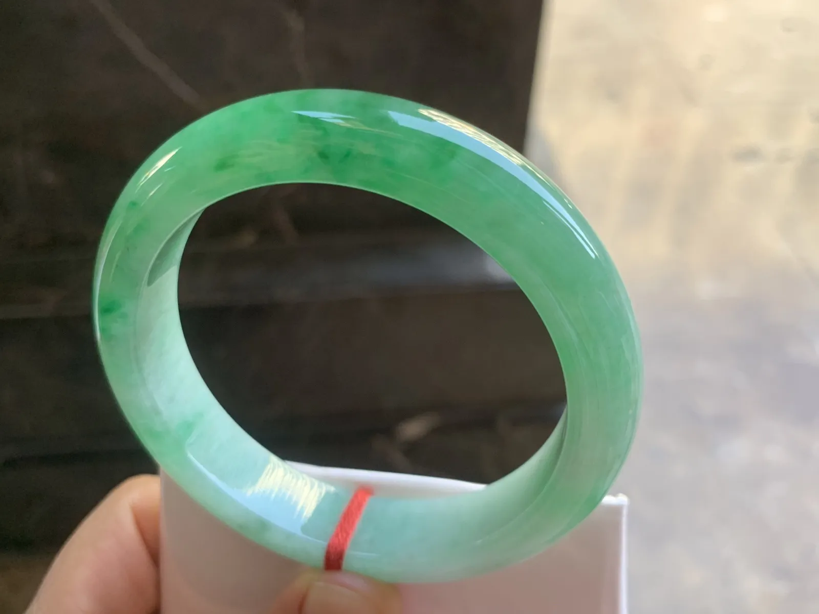 59-13.2-9mm
带色手镯 底子细腻 颜色漂亮 大圈口