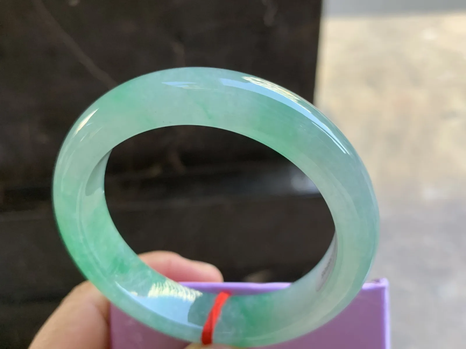 54.5-13-8.5mm
带色手镯 有种有色 颜色漂亮 条形优秀
上手大气