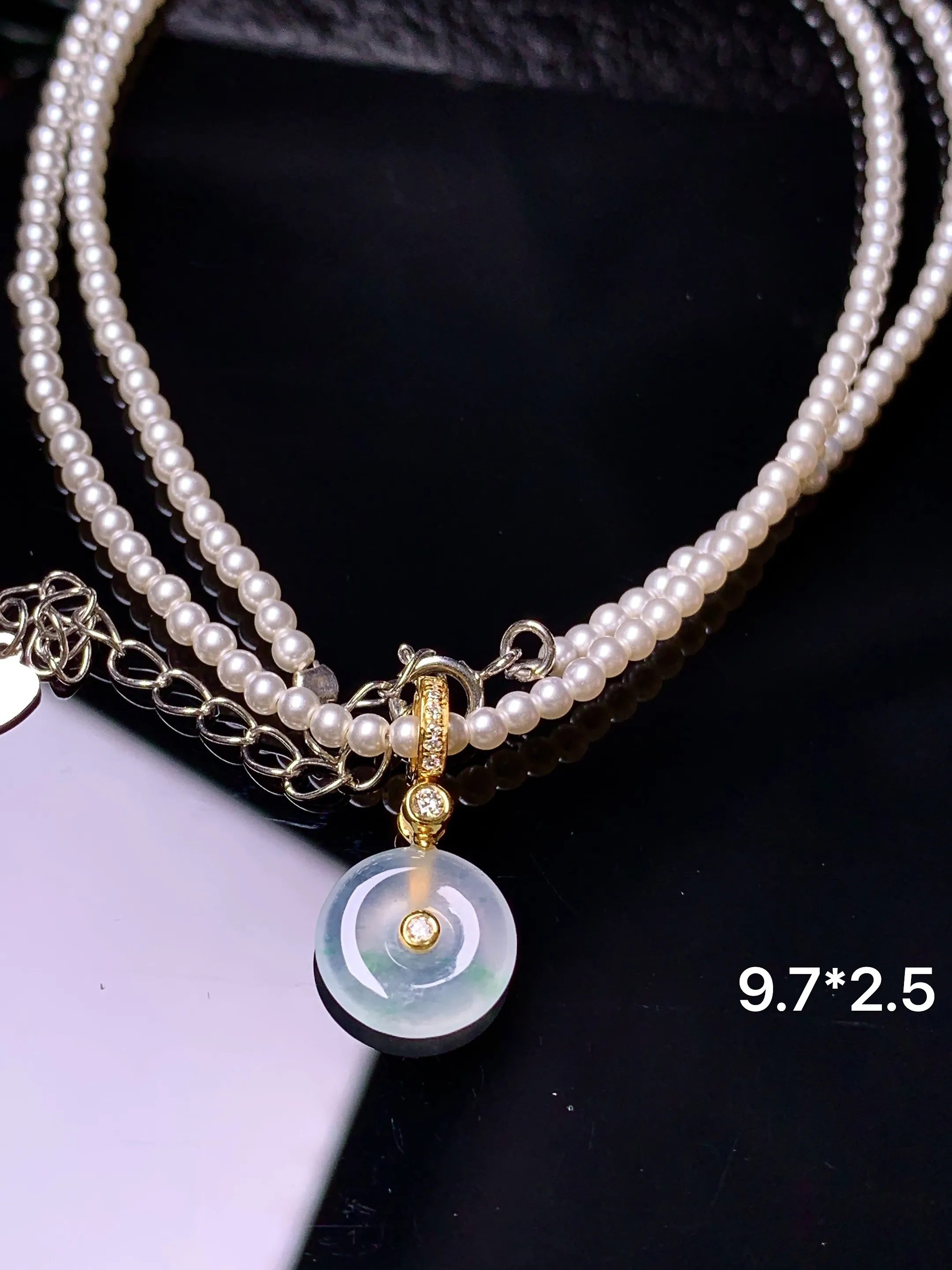 18k金钻镶嵌冰种平安扣吊坠 玉质细腻 色泽清新艳丽 裸石尺寸9.7*2.5