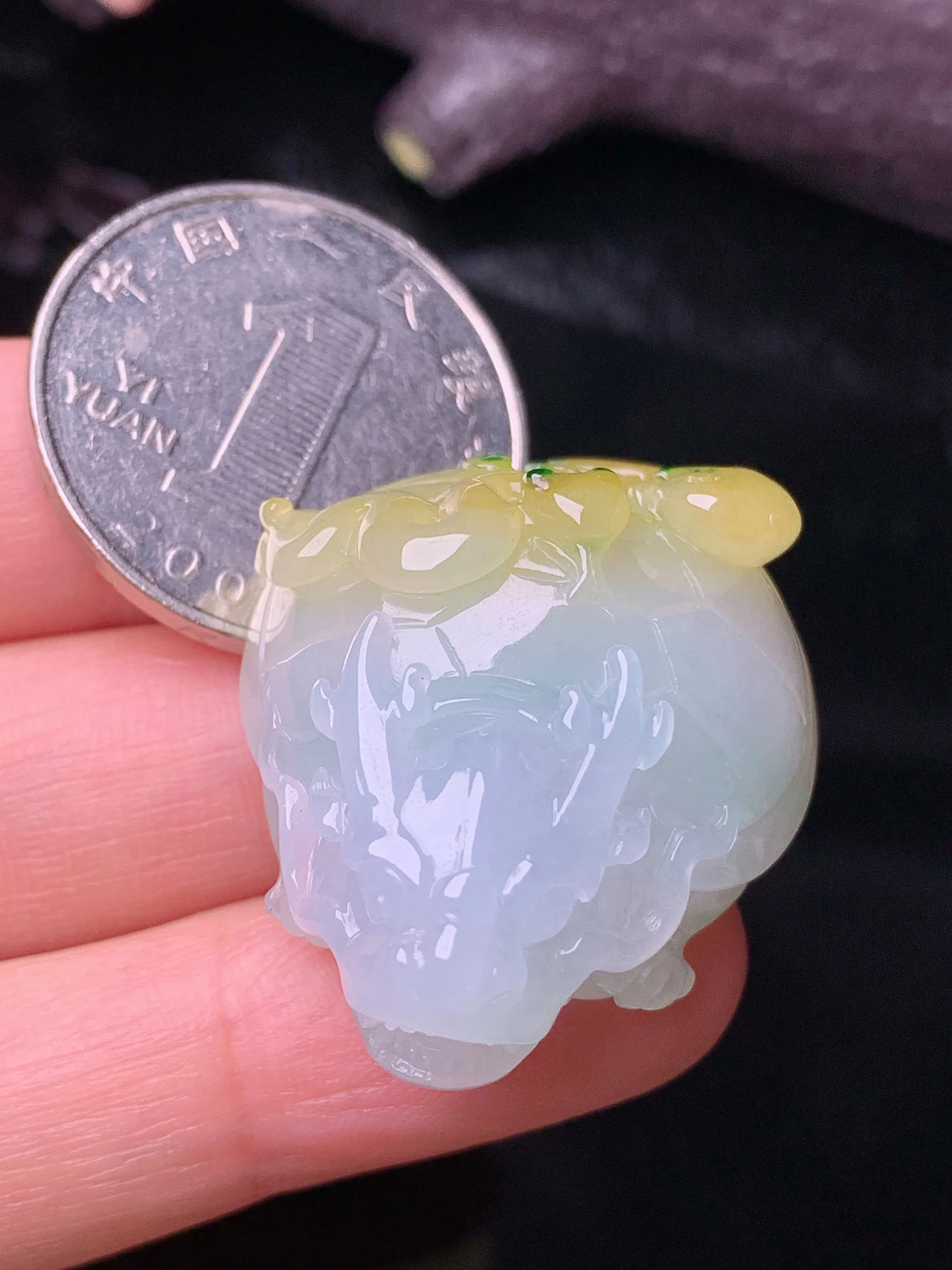 飘黄翡龙龟吊坠 玉质细腻 色泽清新艳丽 整体尺寸34.8*26.6*14