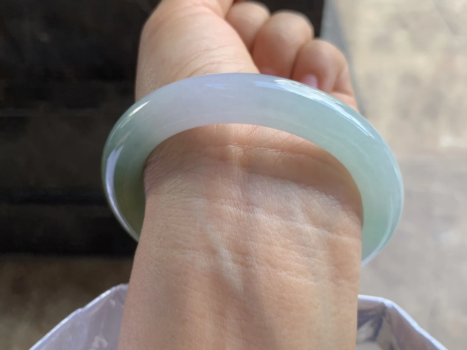 54-10mm
双色圆条手镯 底子细腻 水润 特色