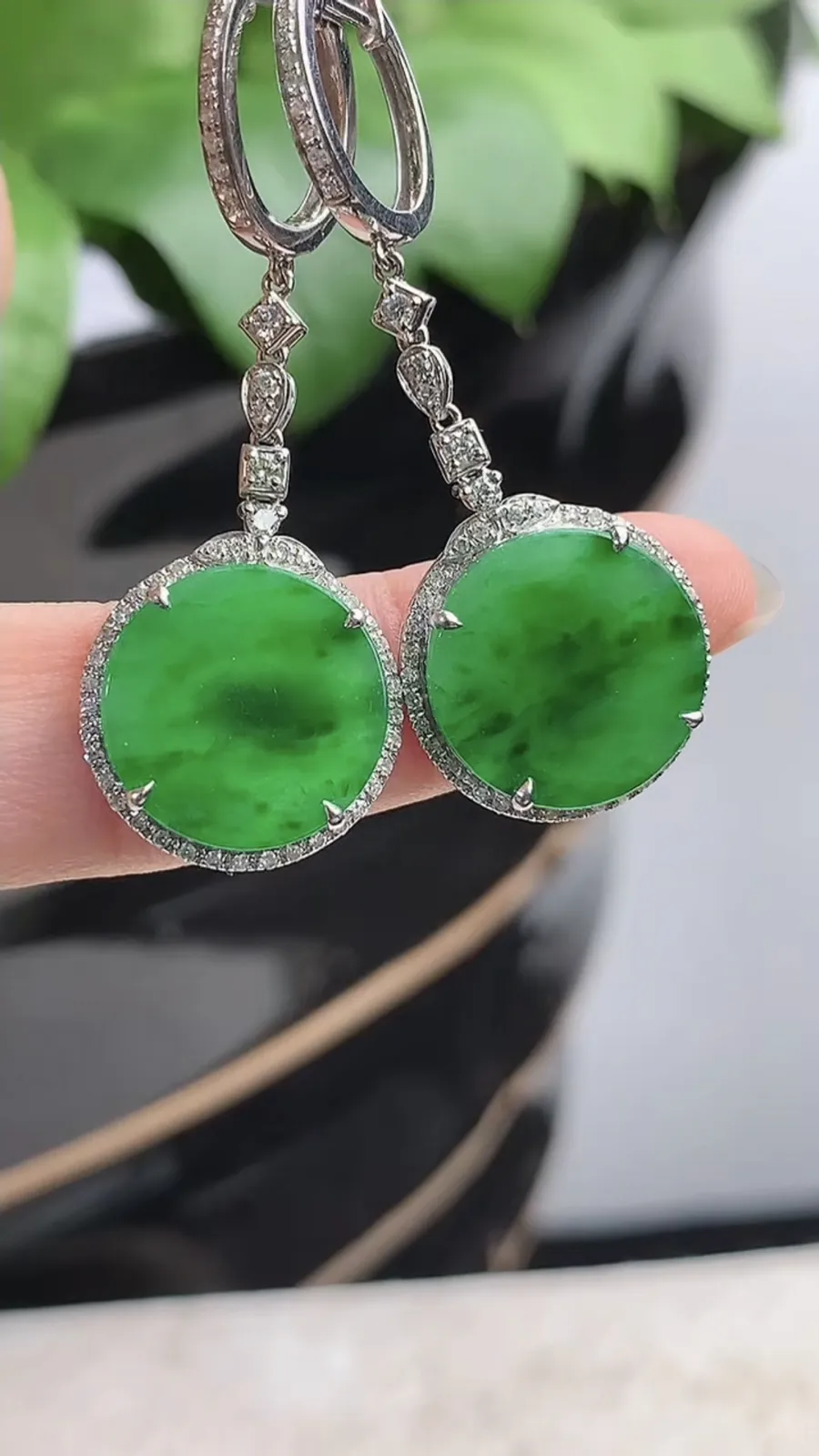 a货翡翠老坑冰种18K金伴钻镶嵌满绿无事牌耳坠 尺寸13.4×4.3mm 重量6.43g 1203