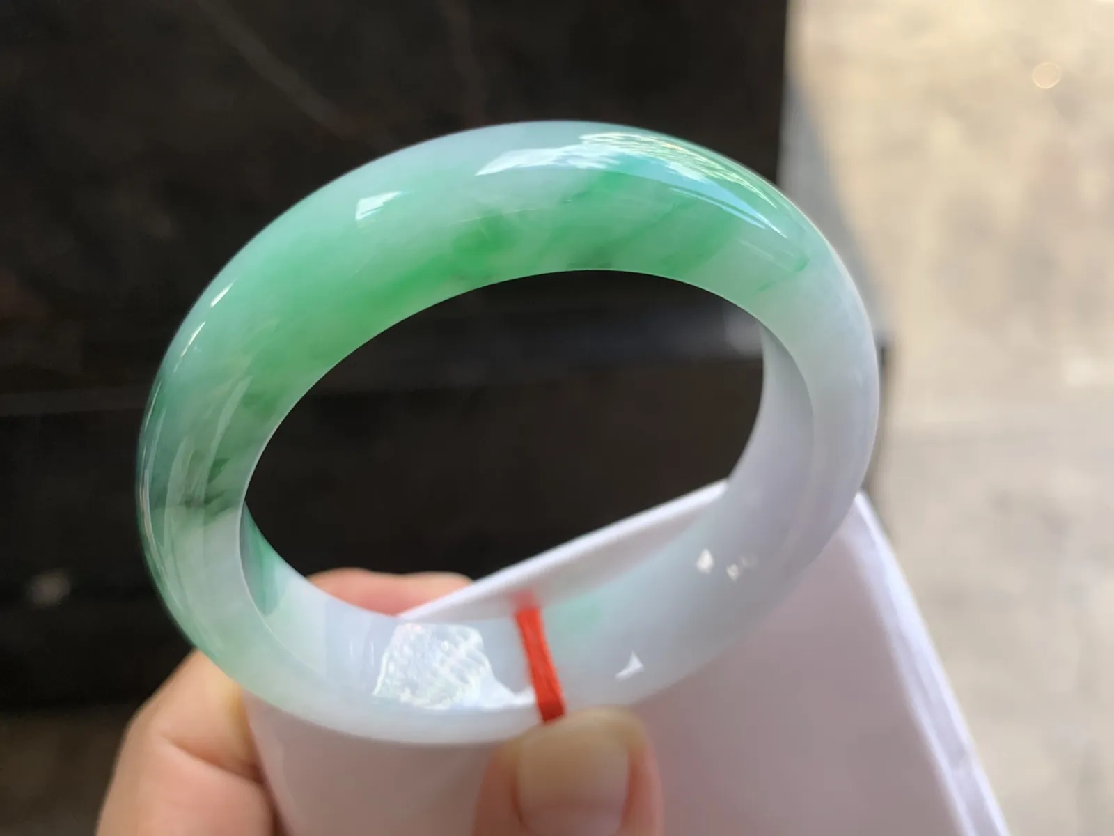 50.5-13.4-8.4mm
带色手镯 底子细腻 颜色漂亮 小手捡漏