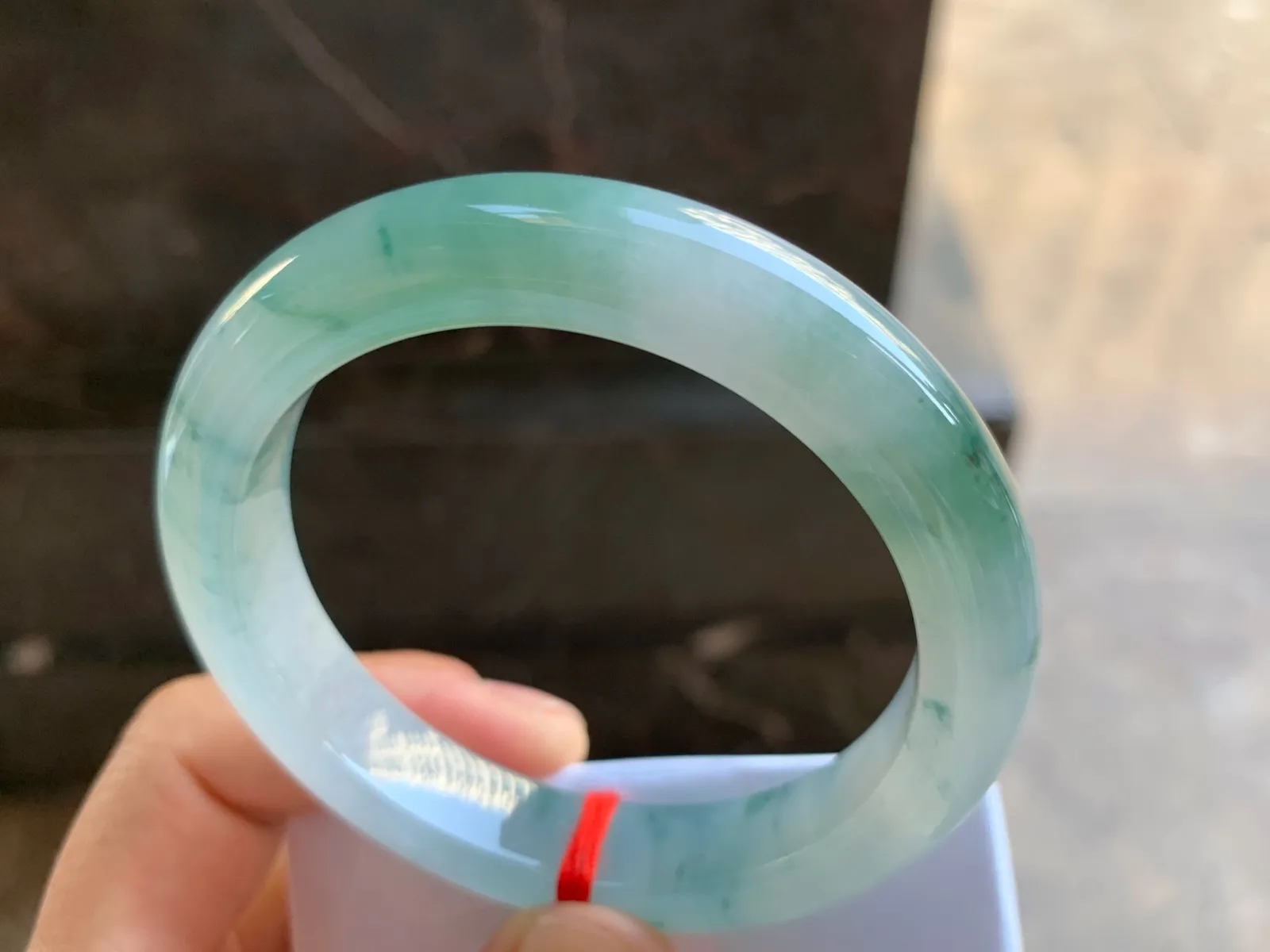 55-11.8-9mm
冰种飘花手镯 水润冰透 花色漂亮