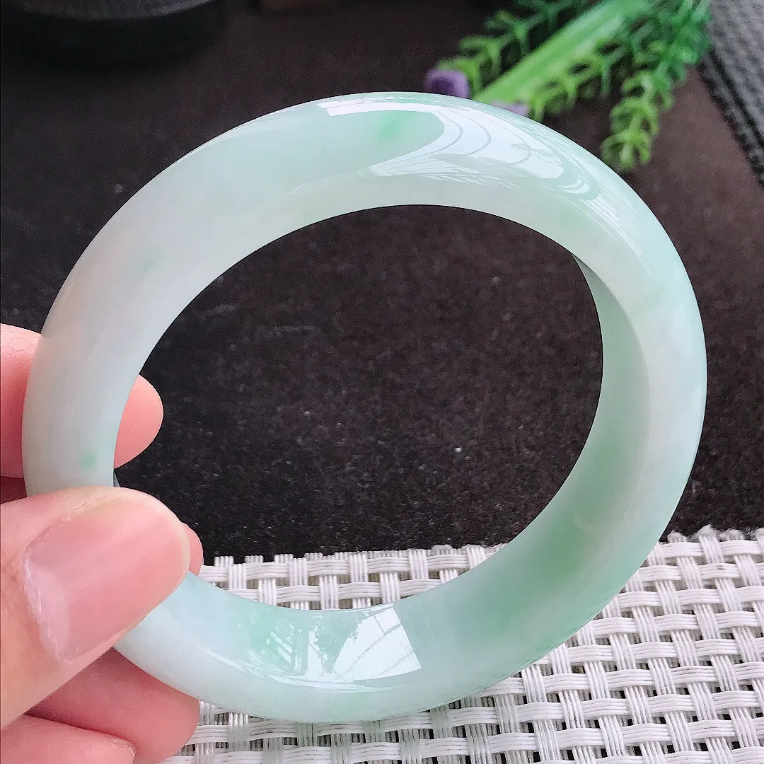 天然A货翡翠59/15.5/9.2老坑冰润浅绿色轮胎手镯宽边玉手镯