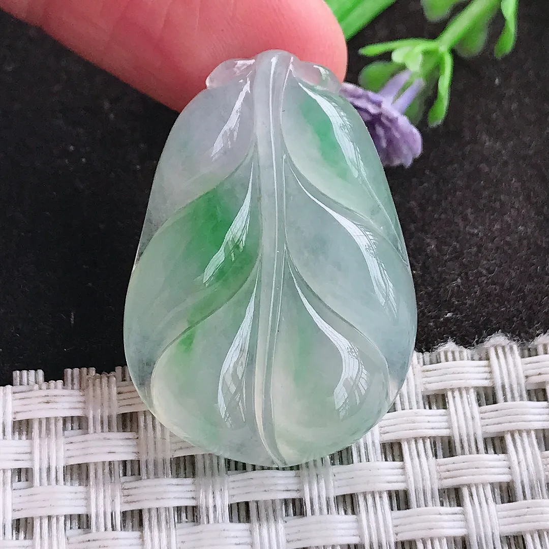 天然A货翡翠32.8/23/6.5老坑冰种飘阳绿叶子吊坠翡翠玉挂件