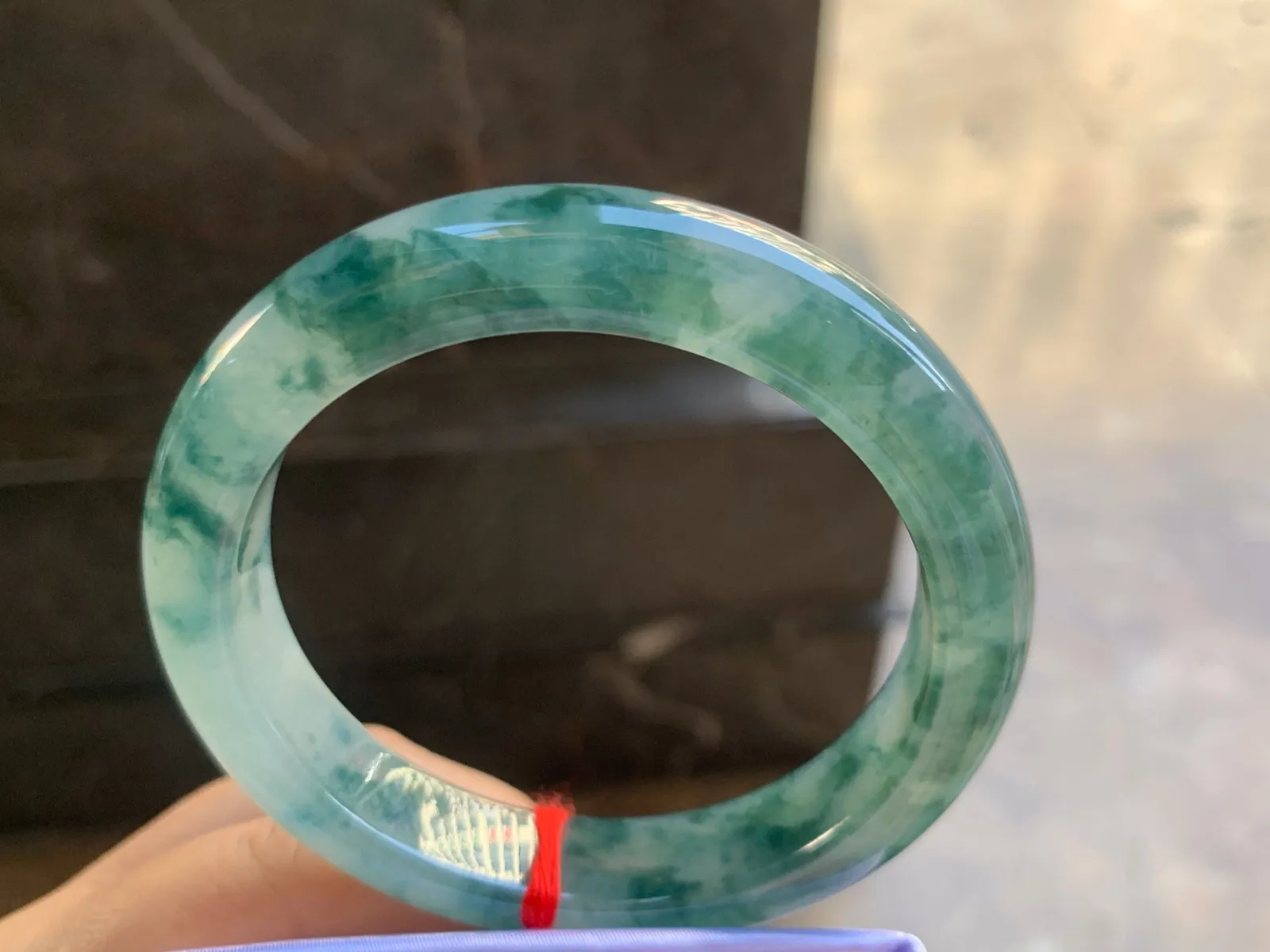 56-11.8-8.7mm
冰种飘花手镯 种好水润 花色浓郁