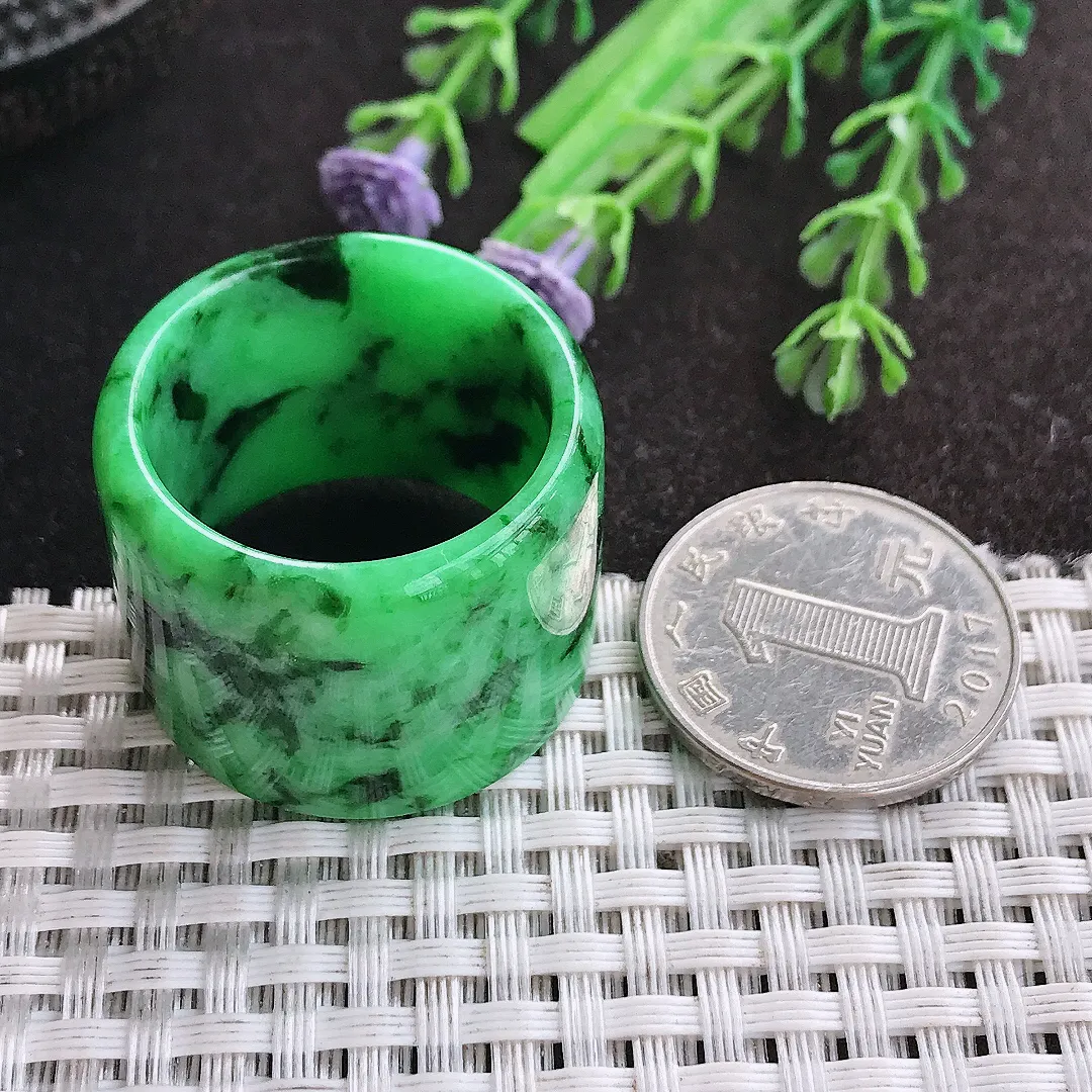 天然A货翡翠23.5/22.8/3.8老坑精美辣绿飘花扳指翡翠玉男士