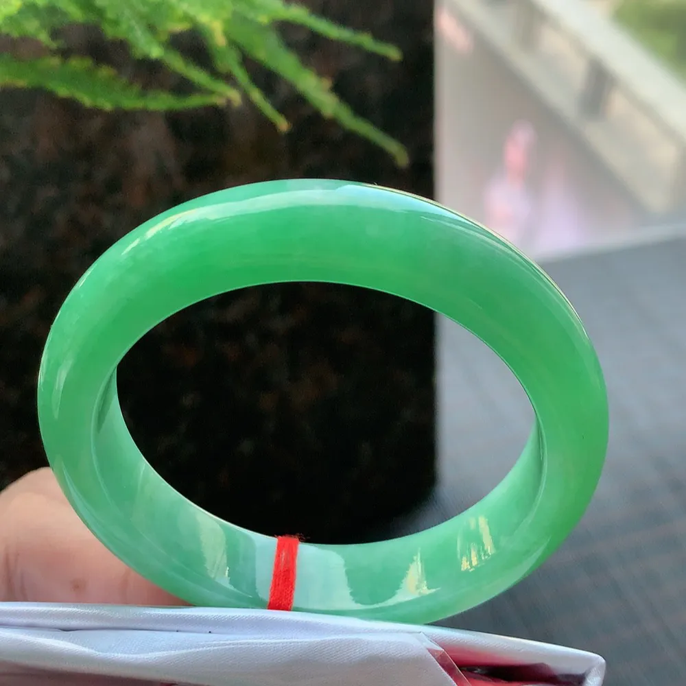 正圈满绿 无瑕 尺寸:54.1/13.2/8.2 满色