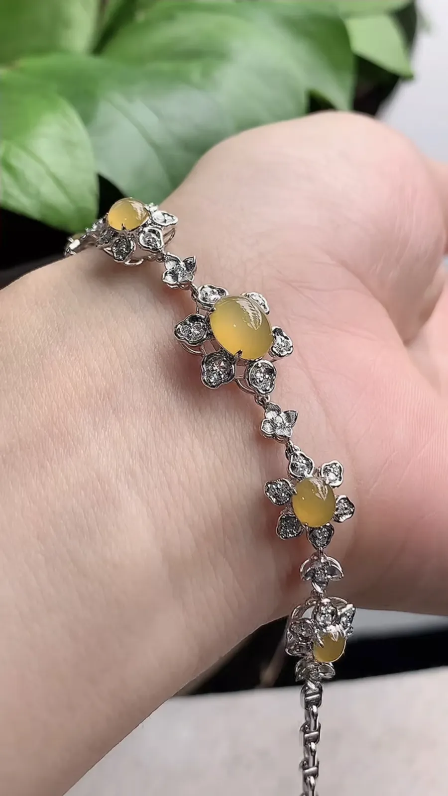 a货翡翠老坑冰种18K金伴钻镶嵌黄翡蛋面手链 尺寸7.6×6.2×8.7mm 重量6.38g 1204