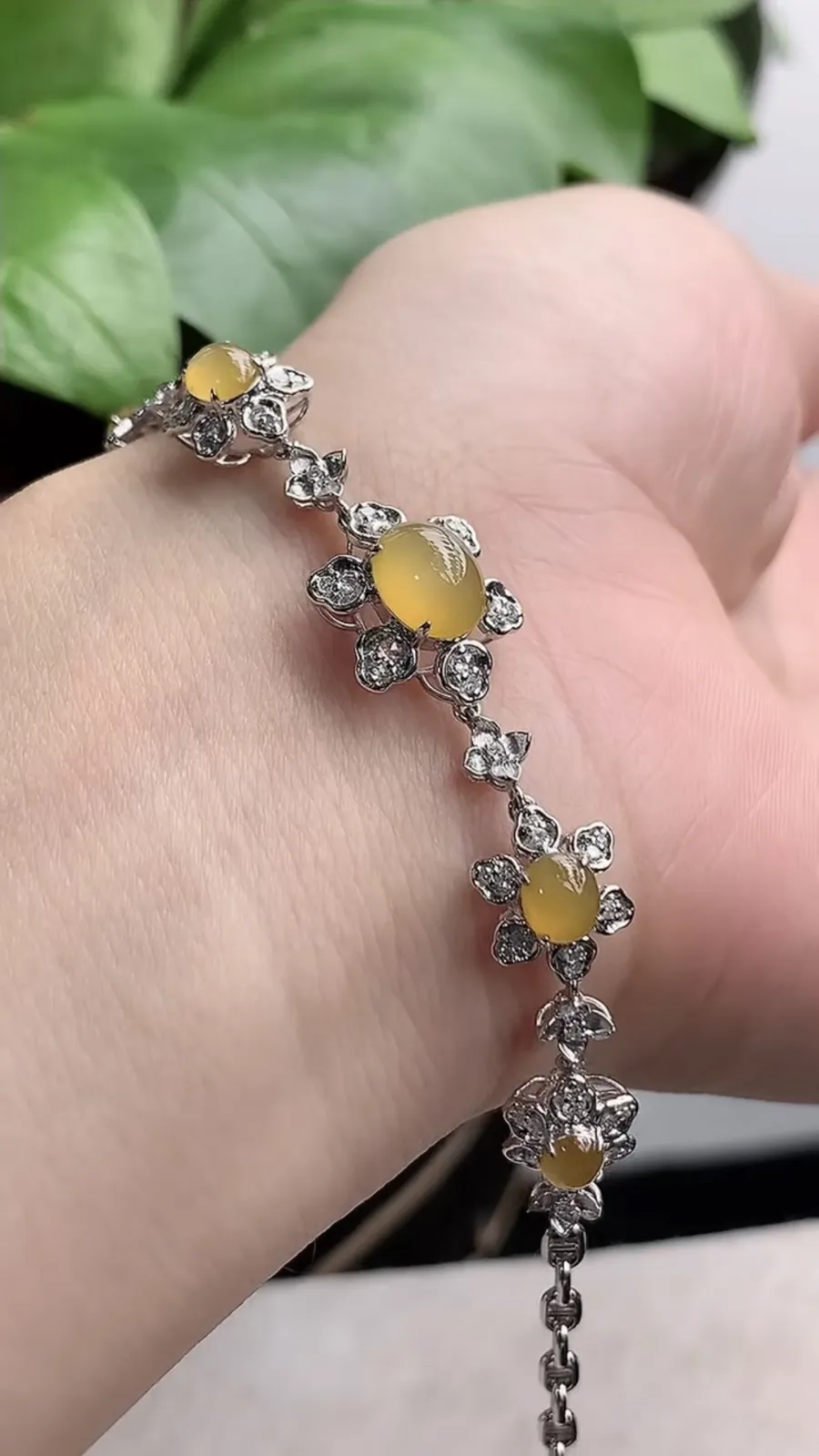 a货翡翠老坑冰种18K金伴钻镶嵌黄翡蛋面手链 尺寸7.6×6.2×8.7mm 重量6.38g 1204