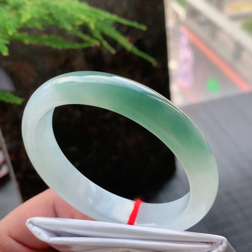 贵妃冰油青 无瑕 尺寸:56.7/49.1/12.7/7.5 种色兼备