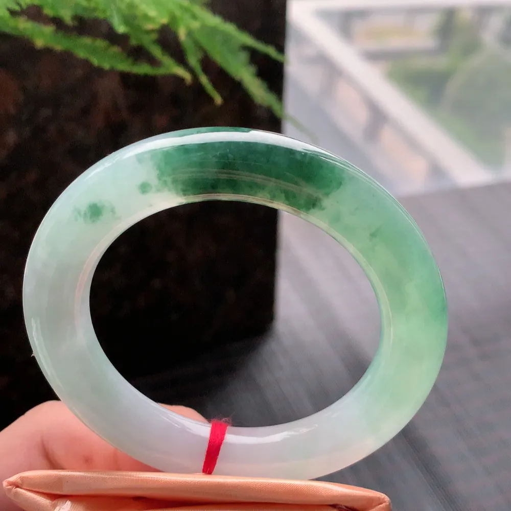 圆条高冰飘花 无瑕 尺寸:55.1/11.2 花美 种水好