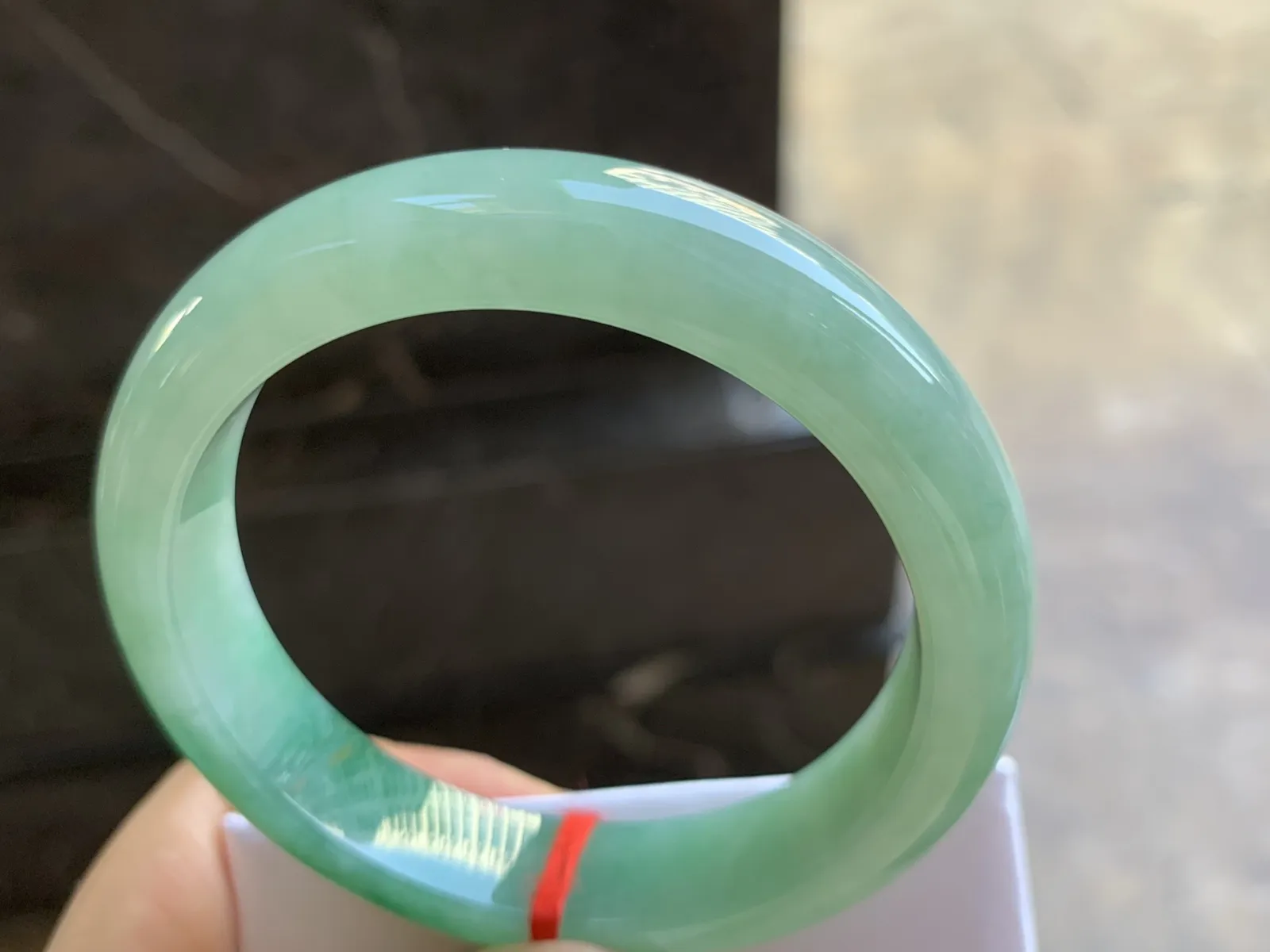 56-12.6-8.2mm
带色手镯 底子细腻 颜色辣绿