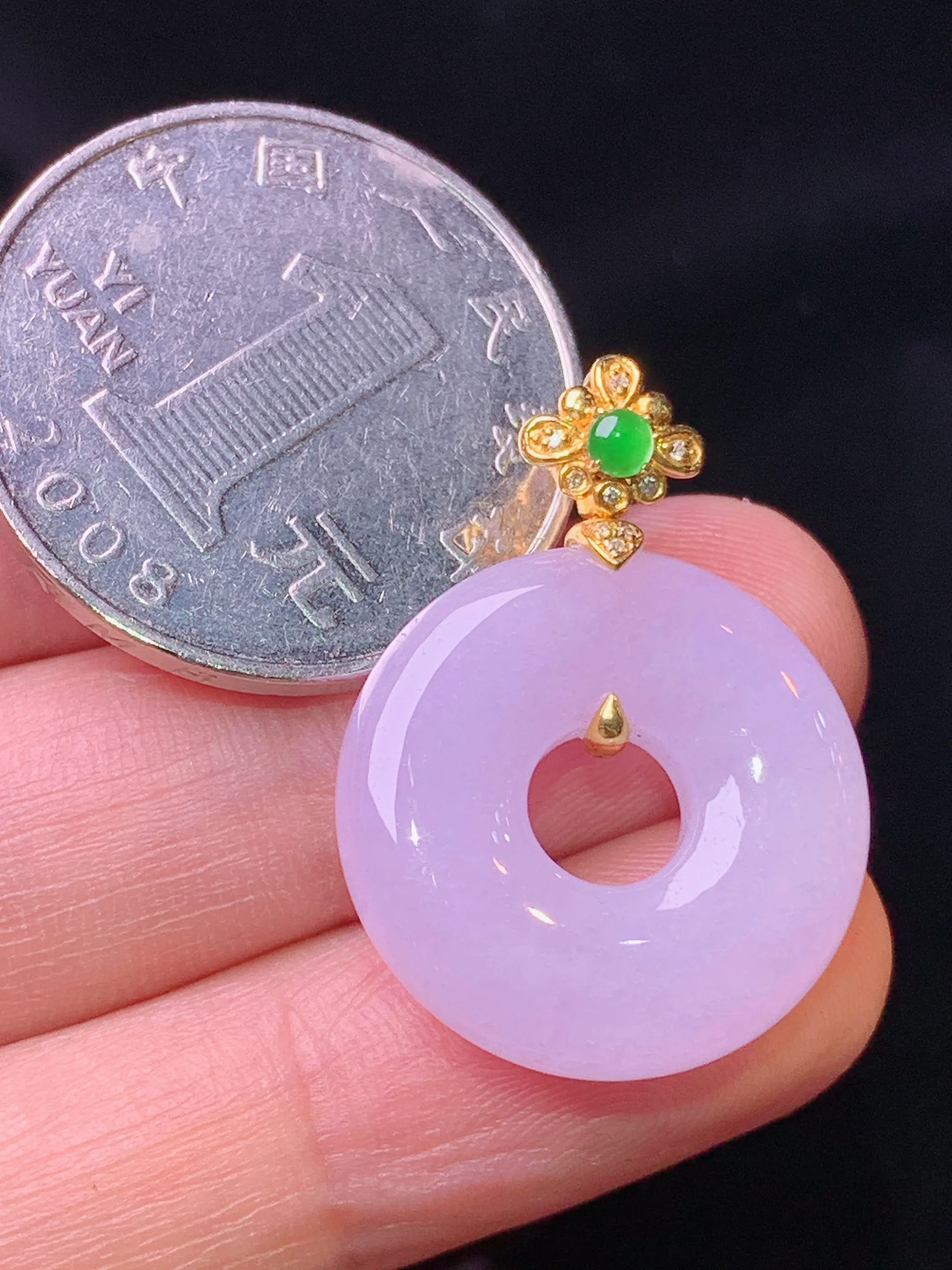 18k金钻镶嵌紫罗兰平安环吊坠 玉质细腻 色泽清新艳丽 整体尺寸27.5*20*5.2