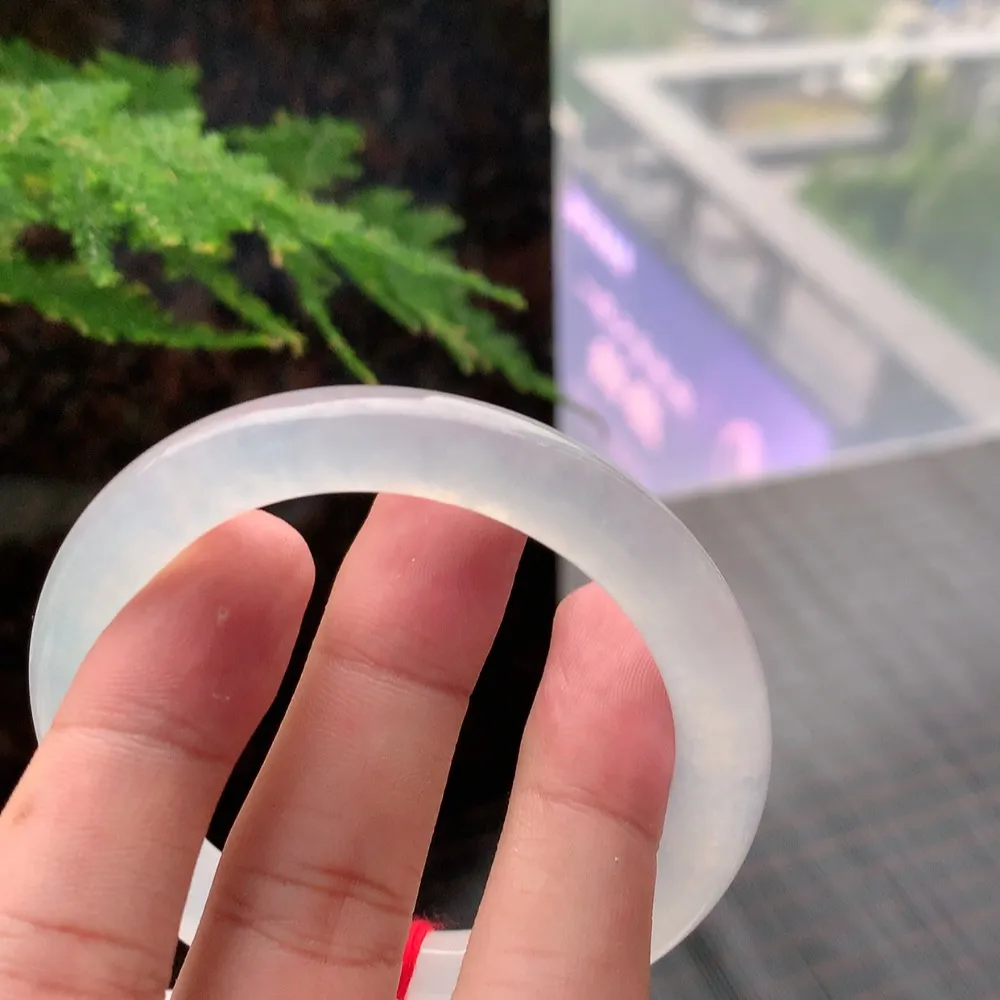 圆条冰玻种 无瑕 尺寸:52.1/9.1/8.7 种水好