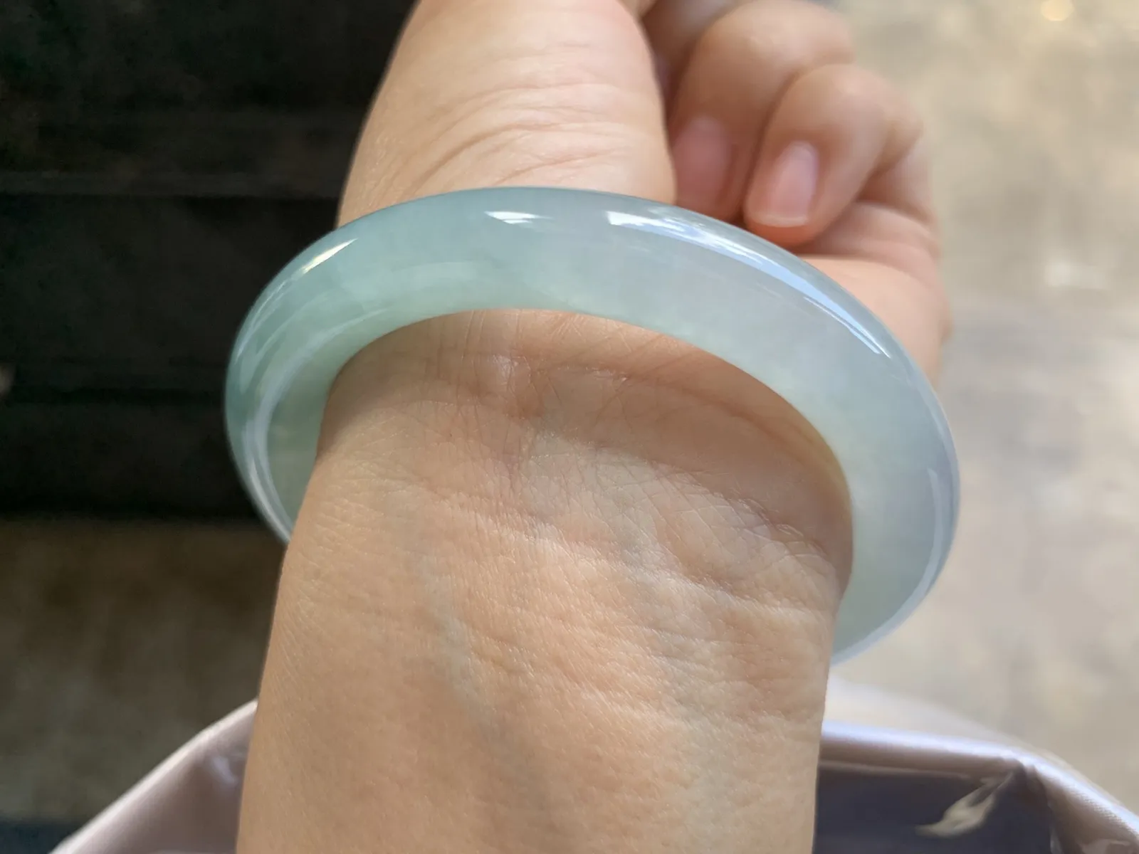 52-9.5mm
蓝水底圆条手镯  水润光泽