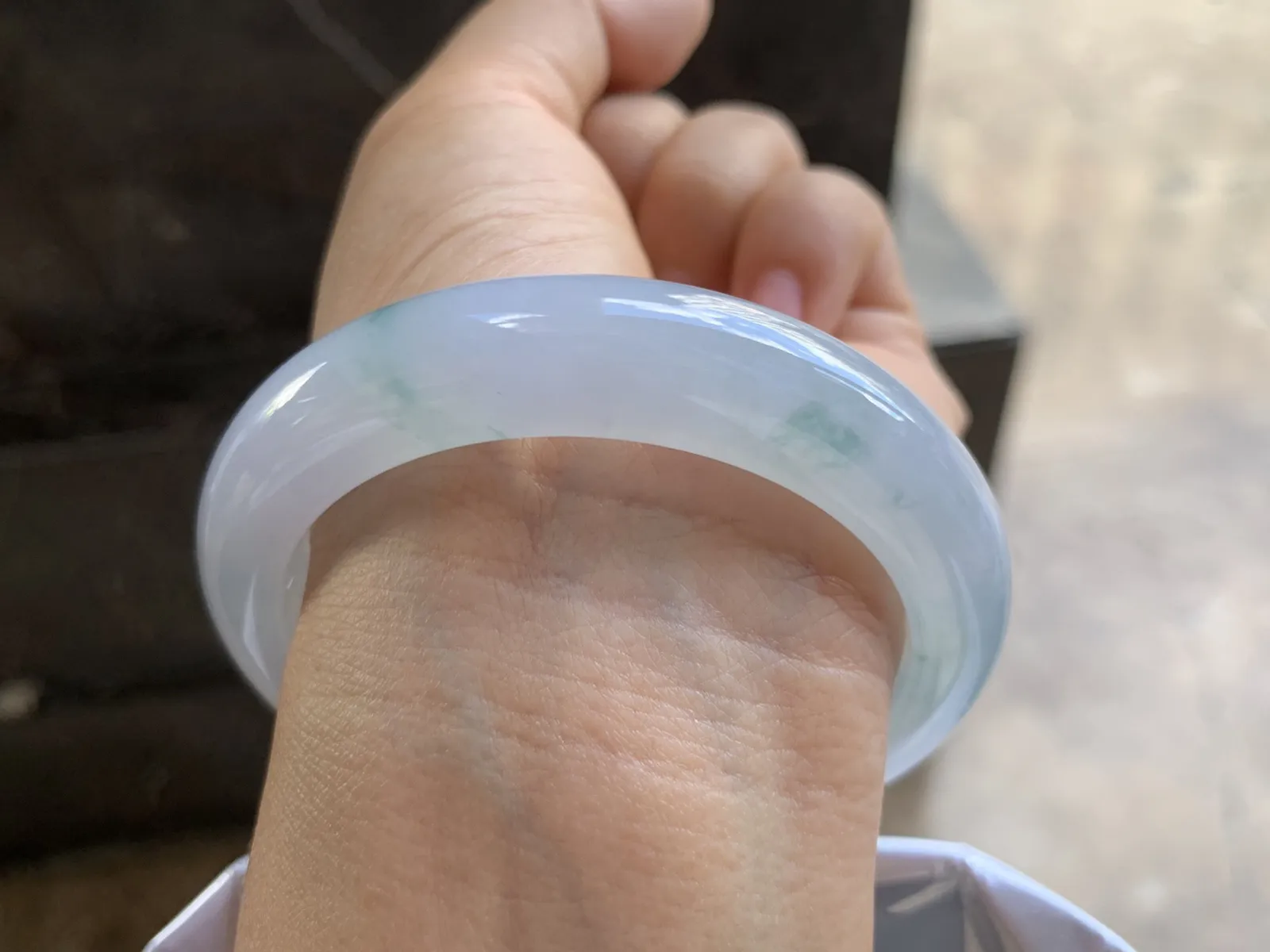 54-12.7-9mm
冰种飘花手镯 水润光泽 清爽