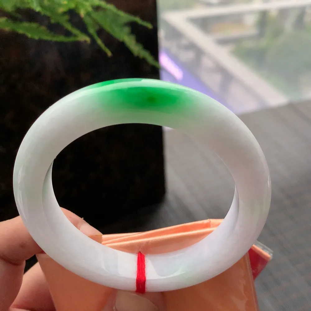 正圈冰糯阳绿 无瑕 尺寸:58.4/12.6/10色好