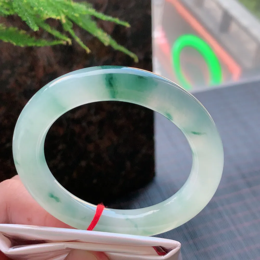 圆条高冰飘花 无瑕 尺寸:56.1/11.7/11.3 花美 种水好