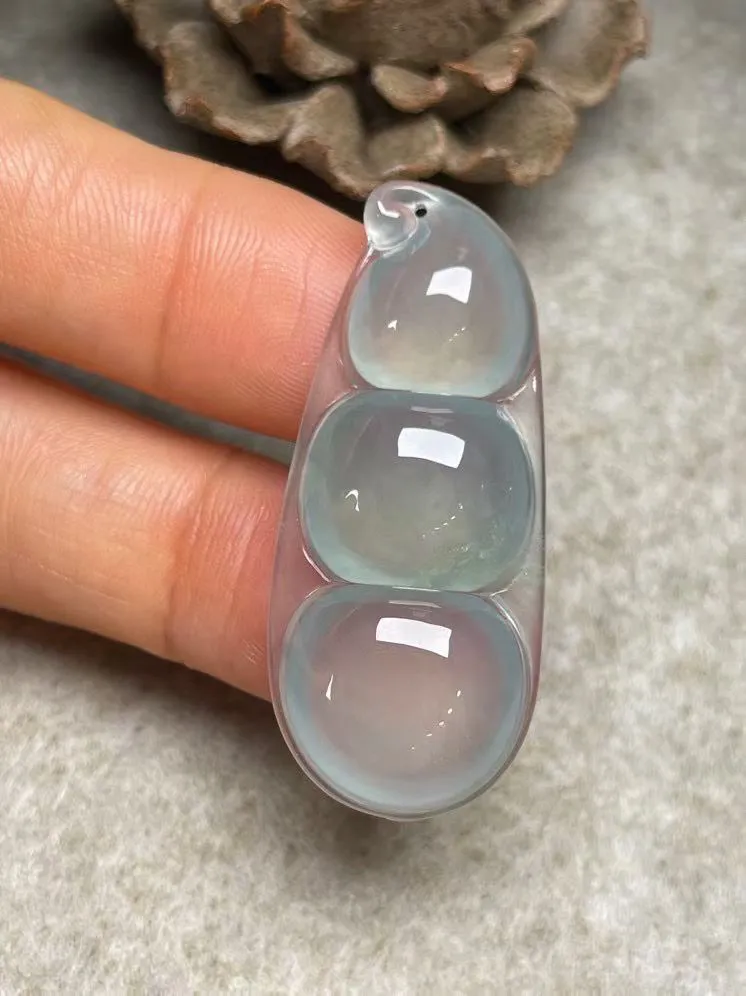 冰种【福豆】吊坠，种水好，玉质细腻 ，卖相好