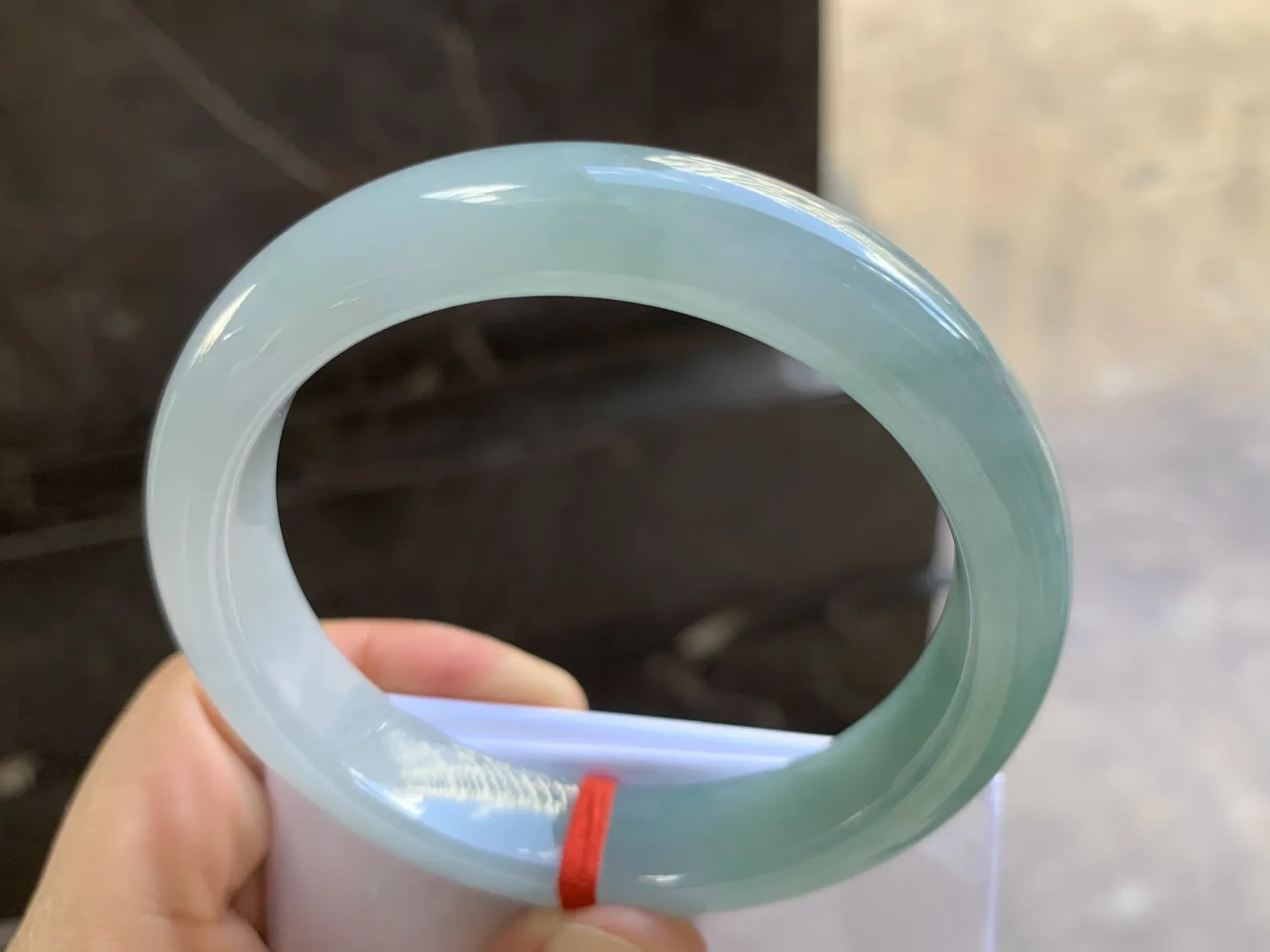 56.5-12.5-8.8mm
油青手镯 底子细腻 水润