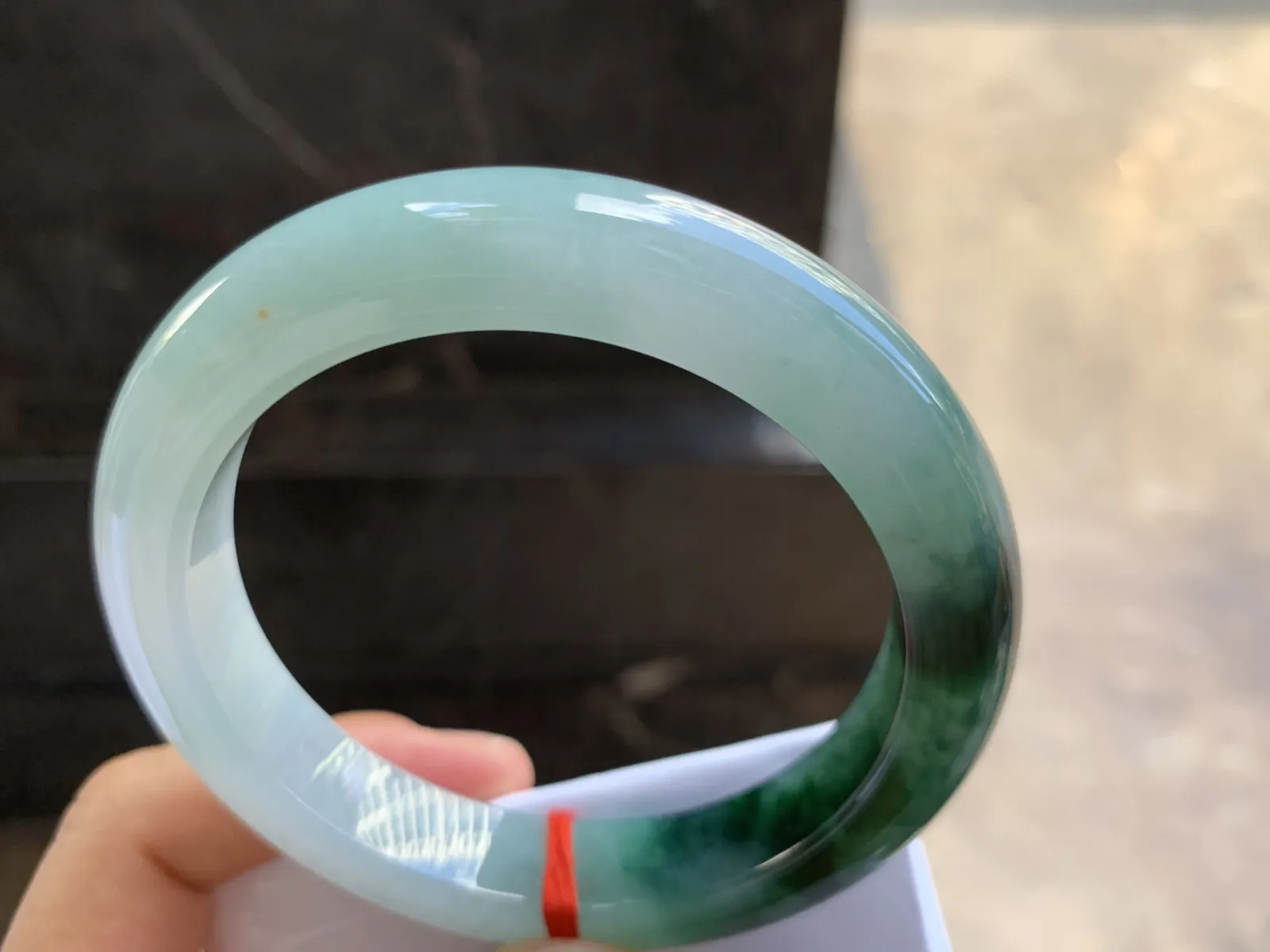 58.5-12.6-9.7mm
飘花手镯 底子细腻 花色浓郁