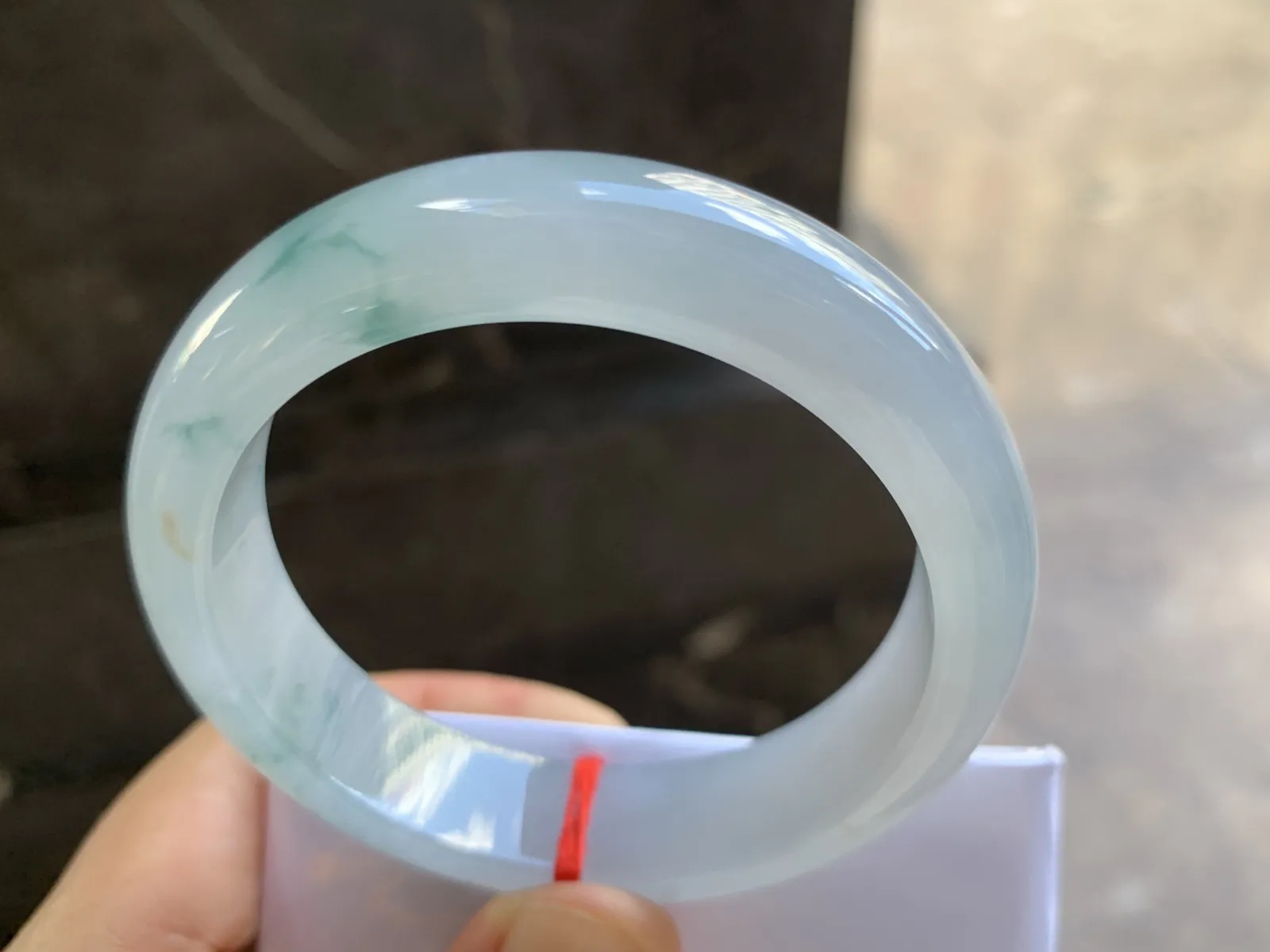 53-13-8mm
冰种飘花手镯 水润光泽 花色清爽