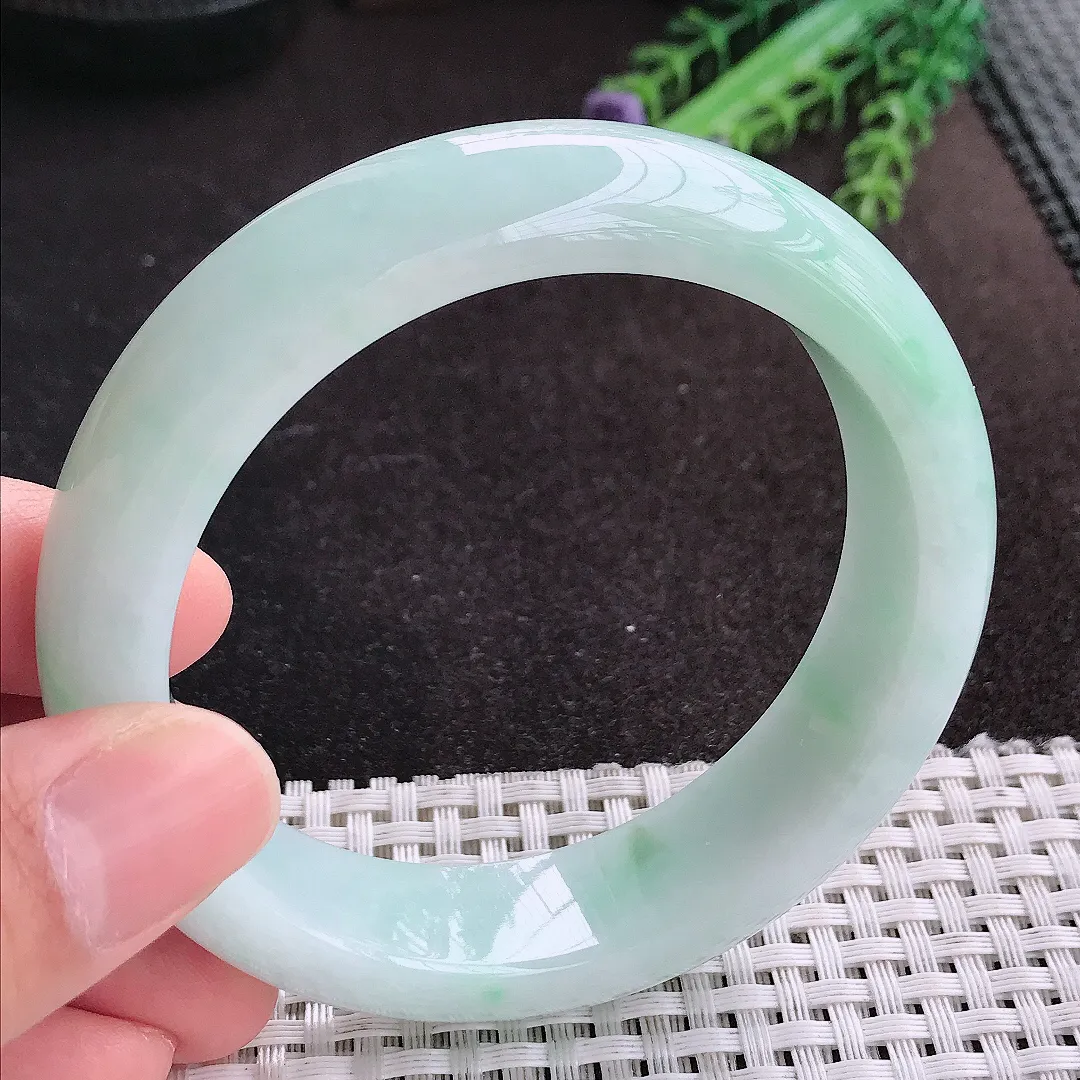 天然A货翡翠59/15.5/9.2老坑冰润浅绿色轮胎手镯宽边玉手镯