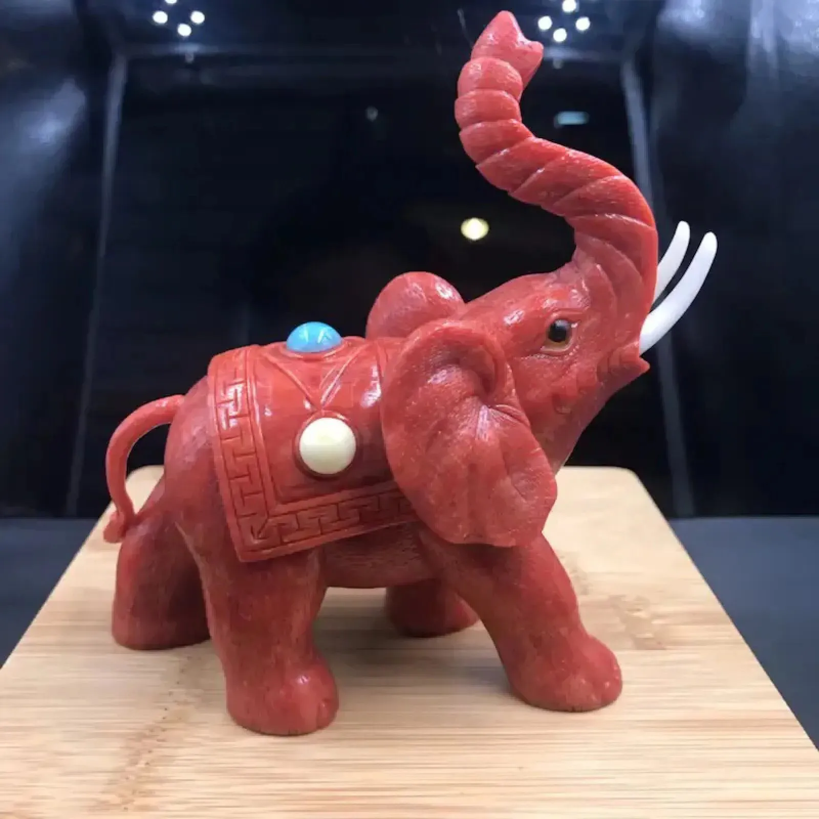 【红珊瑚大象摆件】意大利产地，沙丁材料，采用台湾拼接工艺，精心选料，精心雕刻，天然蜜蜡绿松点缀，象牙