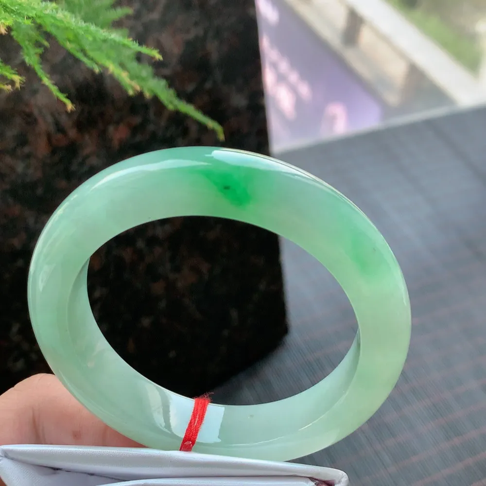 正圈高冰阳绿 无瑕 尺寸:57.5/13.3/7.1 种色兼备