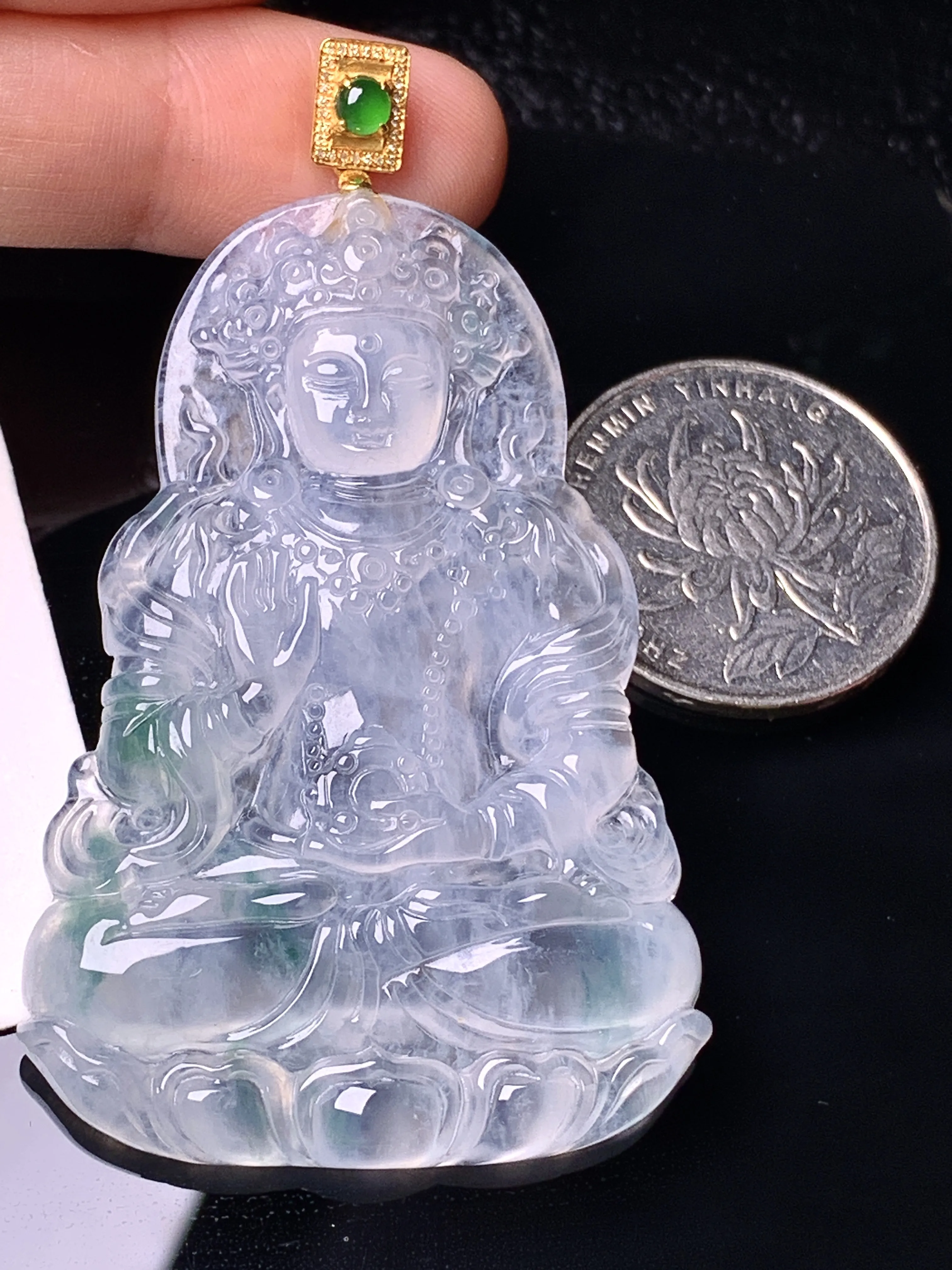 18k金镶嵌冰种度母观音菩萨吊坠 玉质细腻 色泽清新艳丽 整体尺寸64.6*38*5.6