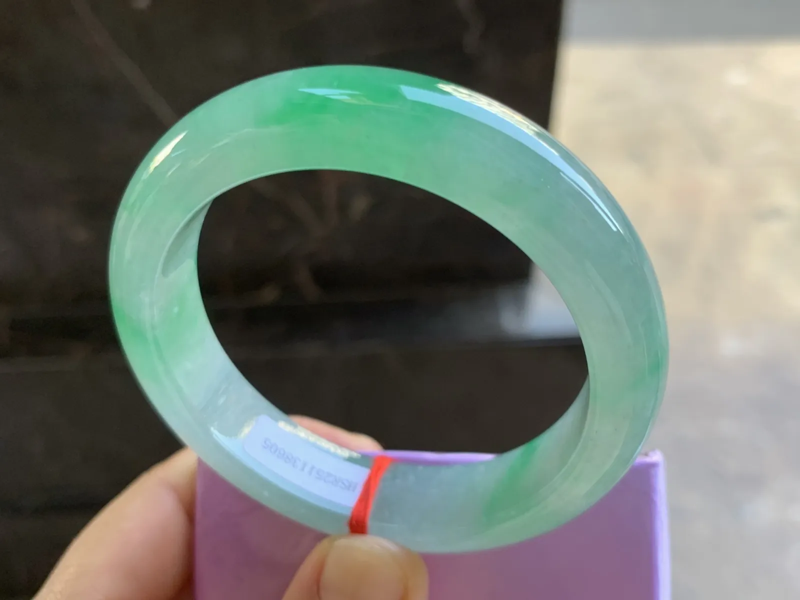 54.5-13-8.5mm
带色手镯 有种有色 颜色漂亮 条形优秀
上手大气